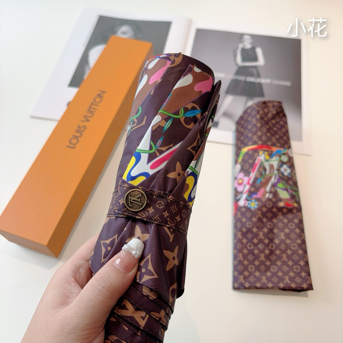 LOUIS VUITTON （路易威登）新款 三折自动折叠晴雨伞 新涂层技术深色伞面 拥有令人惊喜的遮光