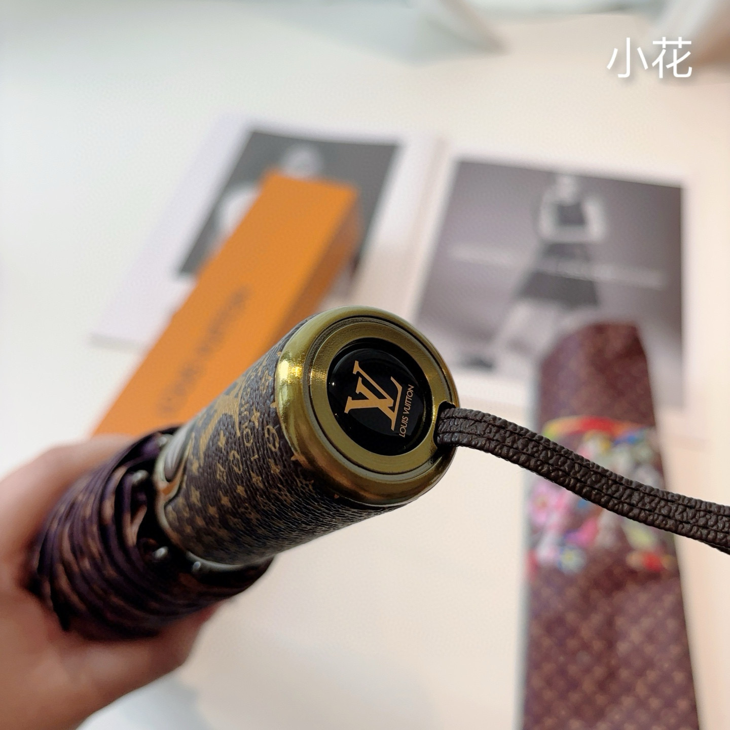 LOUIS VUITTON （路易威登）新款 三折自动折叠晴雨伞 新涂层技术深色伞面 拥有令人惊喜的遮光