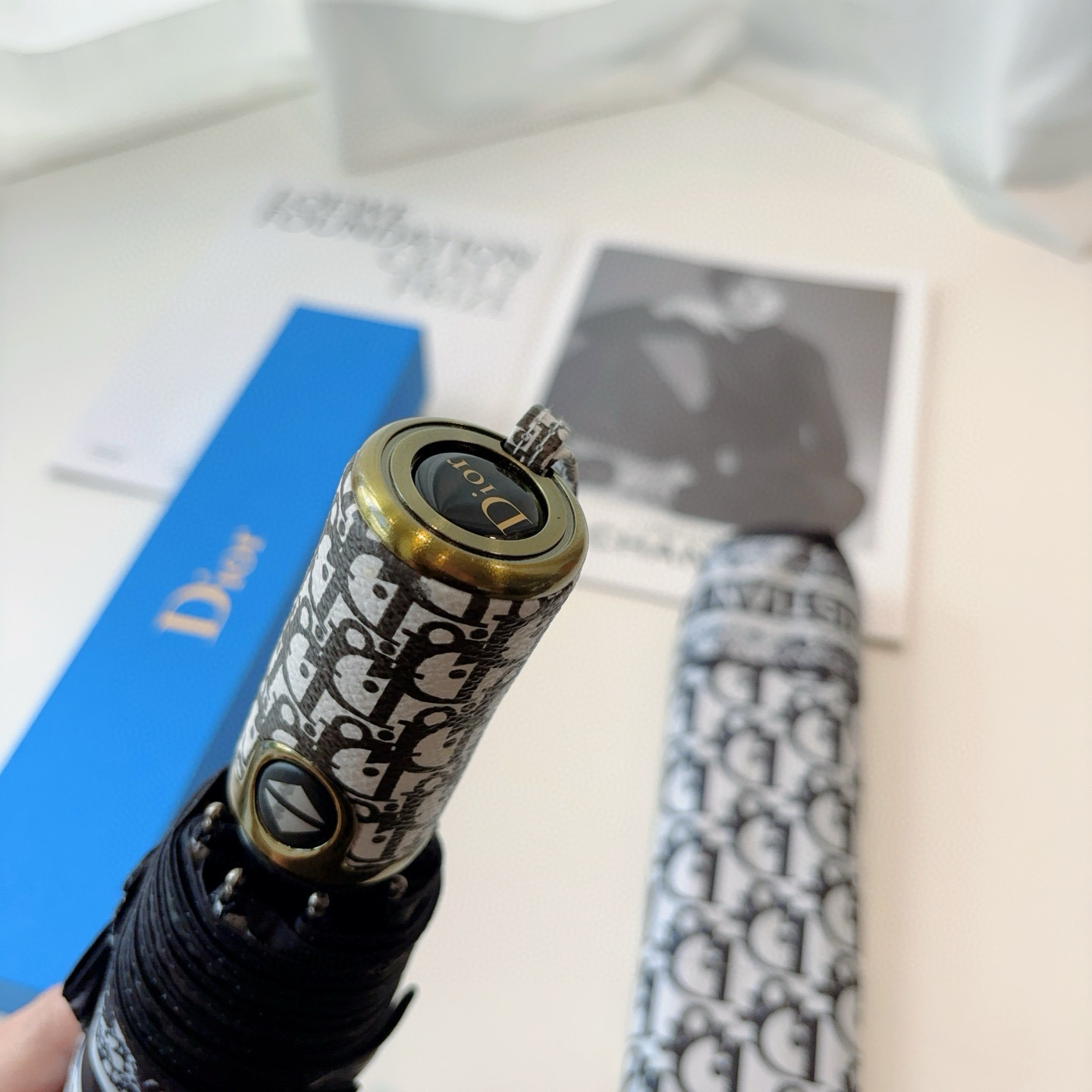  DIOR（迪奥）三折自动折叠晴雨伞  时尚原单代工品质 细节精致 看得见的品质 打破一成不变 色泽纯正