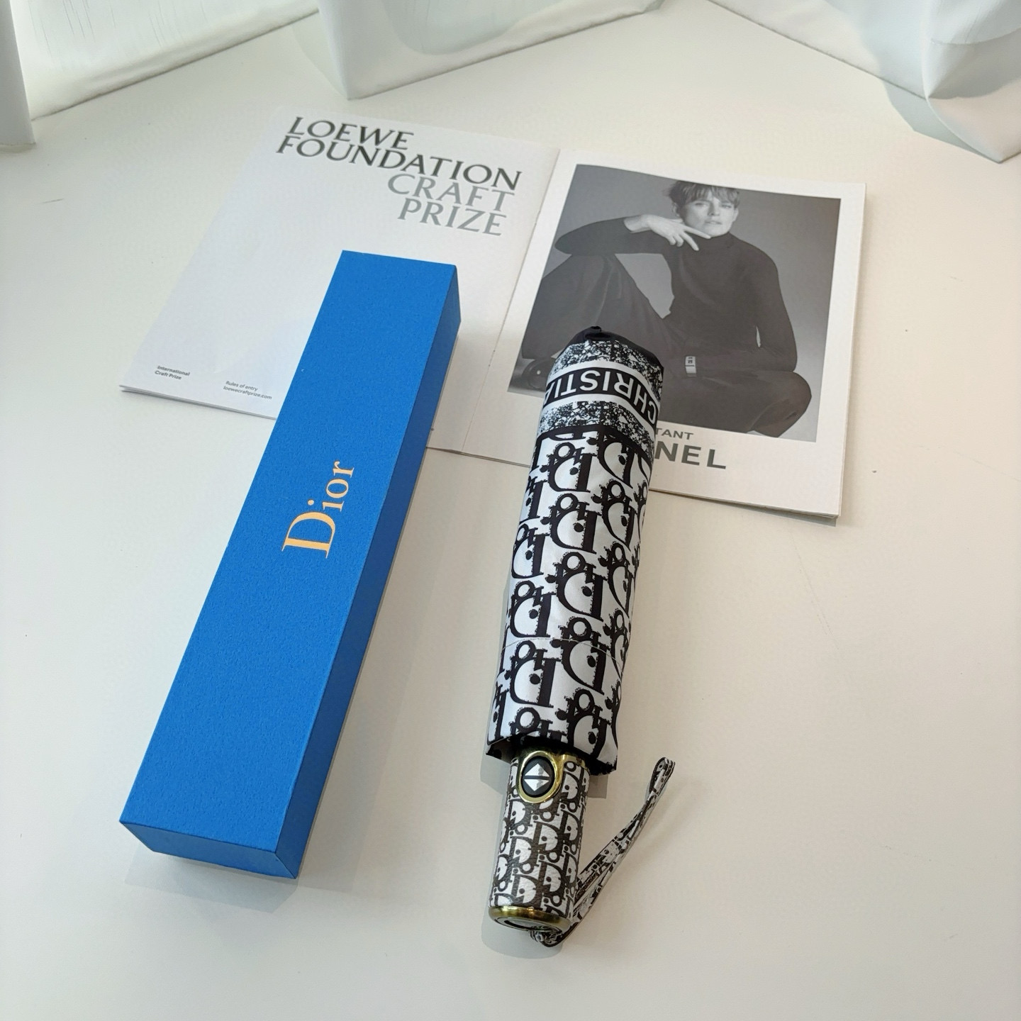  DIOR（迪奥）三折自动折叠晴雨伞  时尚原单代工品质 细节精致 看得见的品质 打破一成不变 色泽纯正