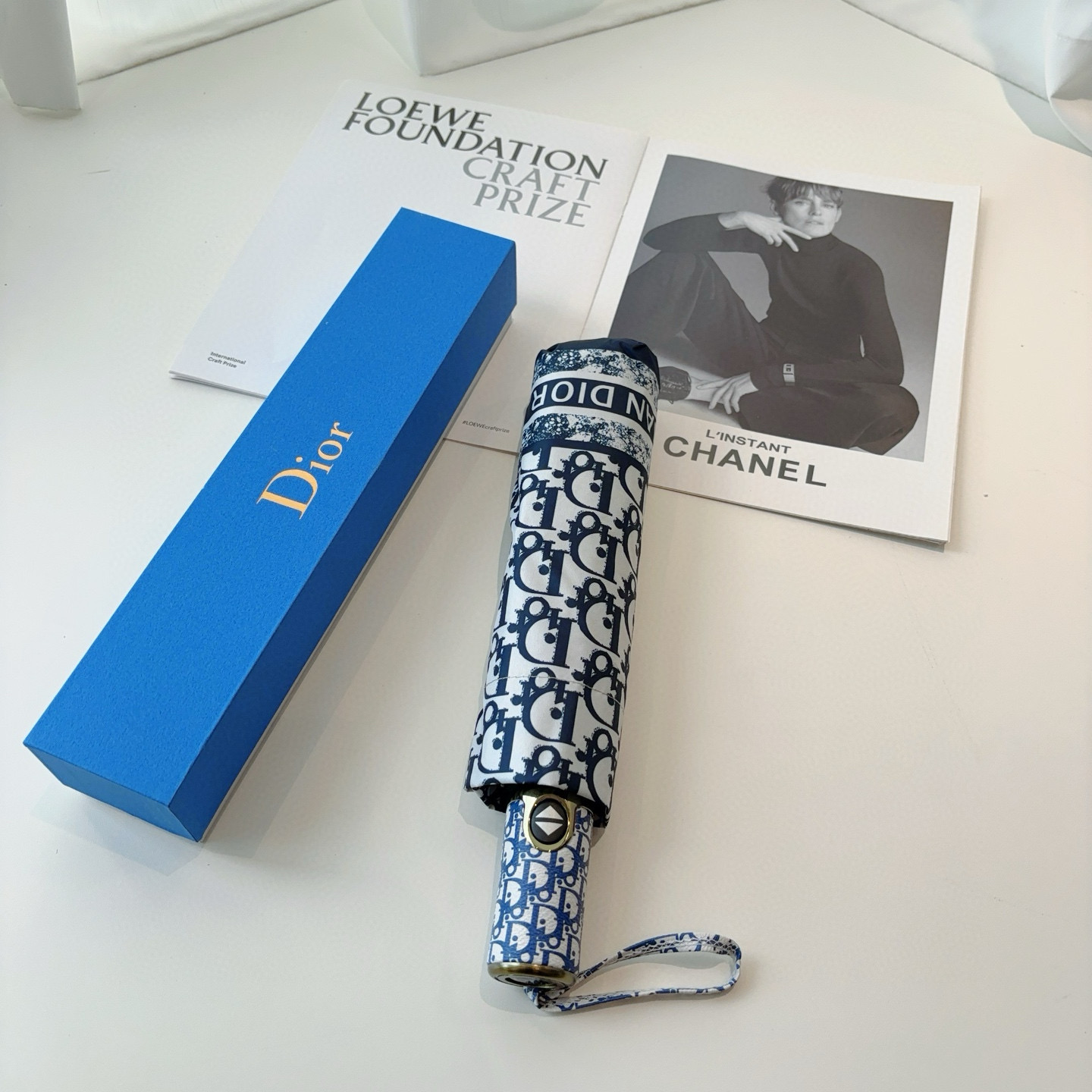  DIOR（迪奥）三折自动折叠晴雨伞  时尚原单代工品质 细节精致 看得见的品质 打破一成不变 色泽纯正