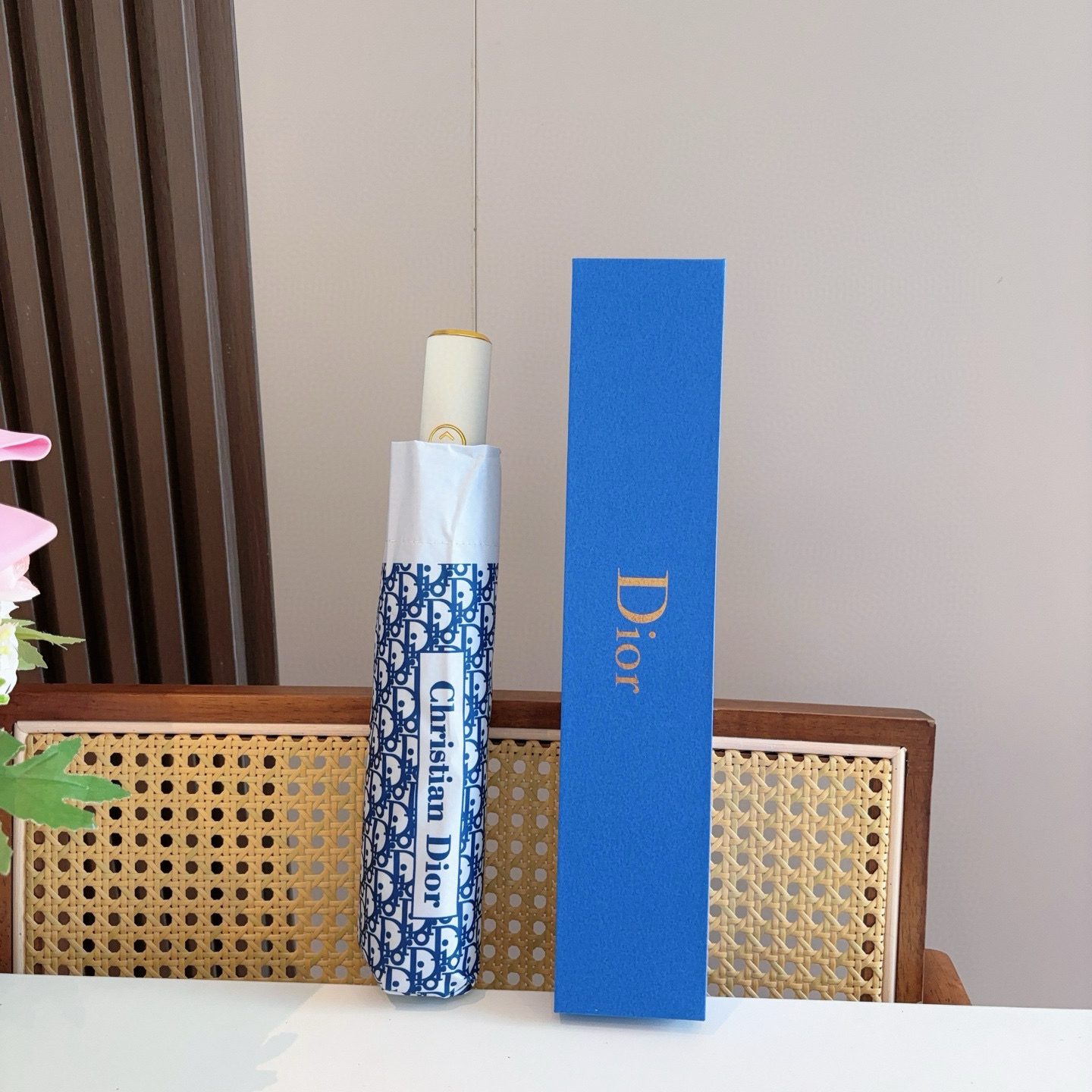  DIOR（迪奥）三折自动折叠晴雨伞  时尚原单代工品质 细节精致 看得见的品质 打破一成不变 色泽纯正