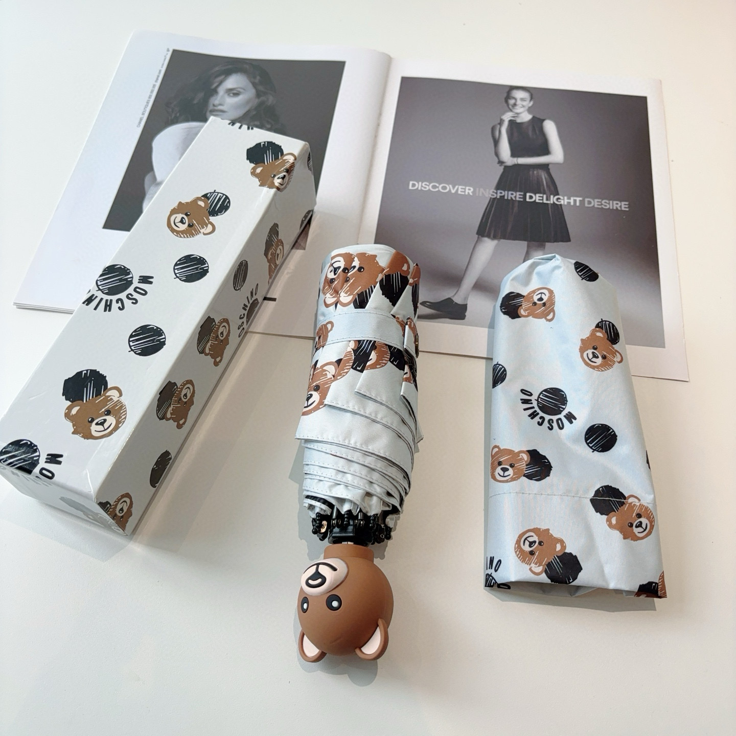  Moschino（莫斯奇诺）熊头柄 五折手开伞设计师Franco Moschino以自己的名字命名的一