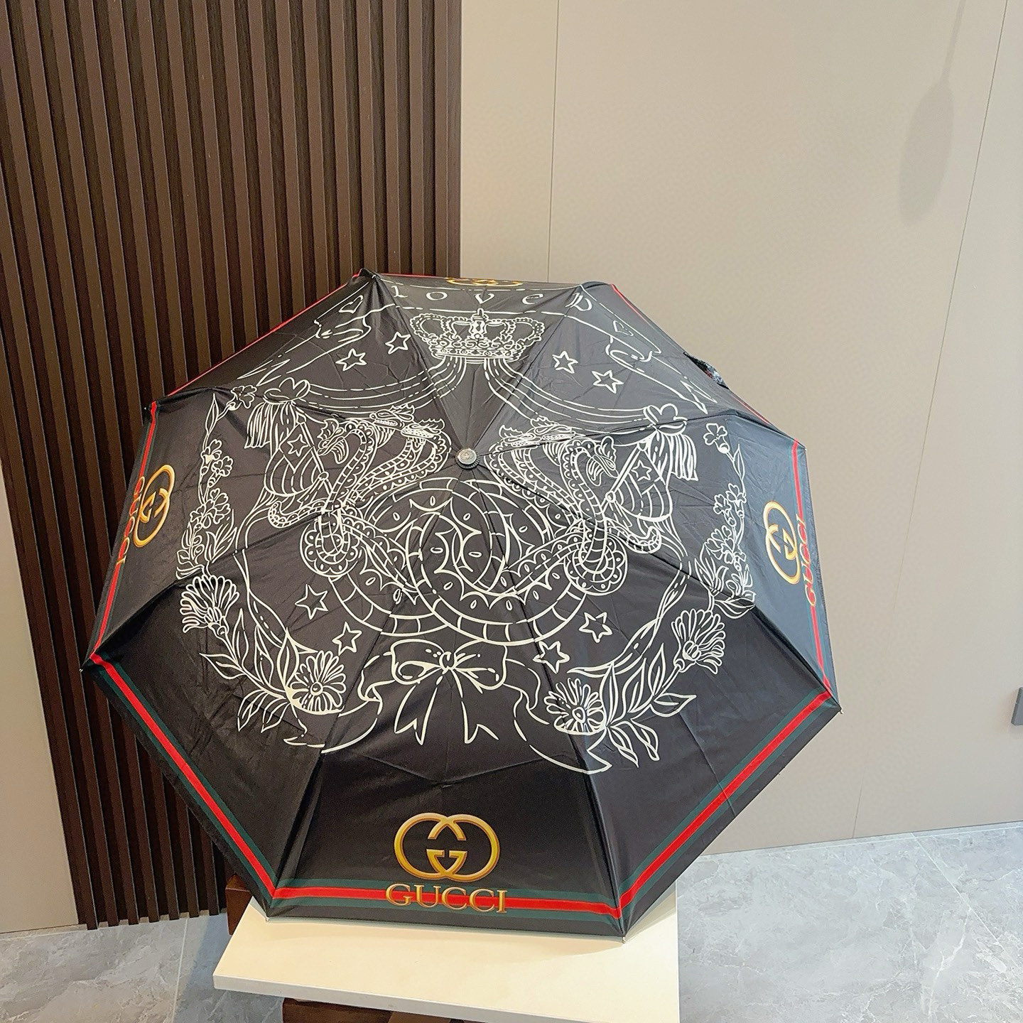  GUCCI古奇 三折自动折叠晴雨伞  时尚原单代工品质 细节精致 看得见的品质 打破一成不变 色泽纯正
