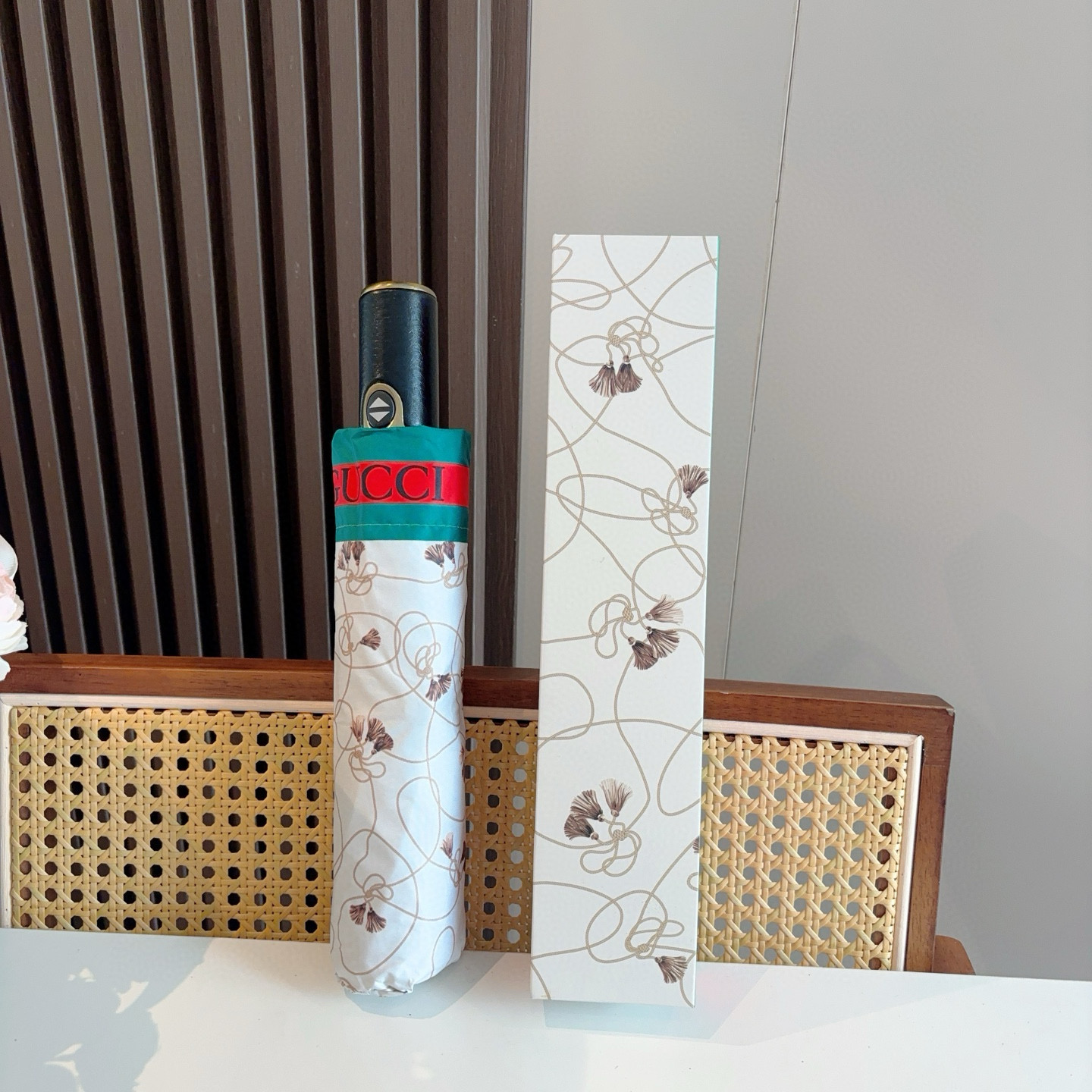  GUCCI古奇 三折自动折叠晴雨伞  时尚原单代工品质 细节精致 看得见的品质 打破一成不变 色泽纯正