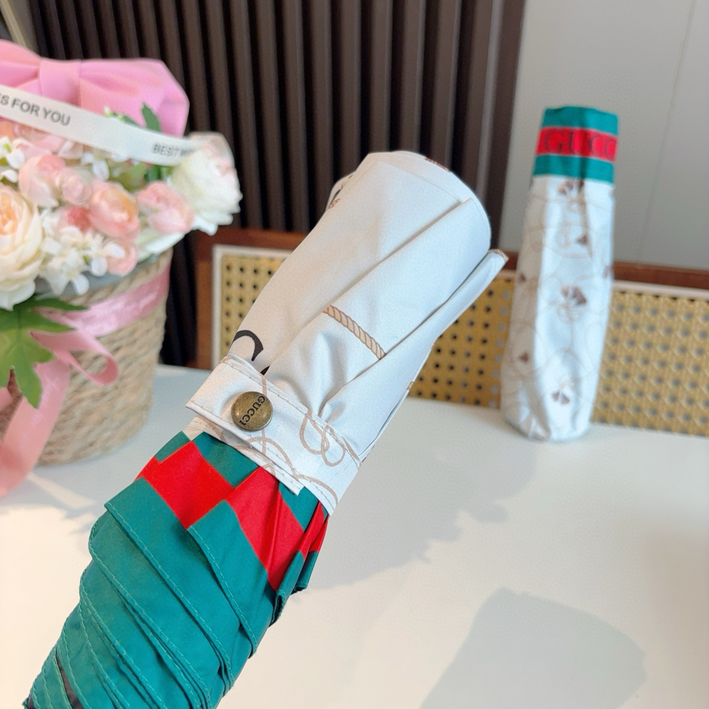  GUCCI古奇 三折自动折叠晴雨伞  时尚原单代工品质 细节精致 看得见的品质 打破一成不变 色泽纯正