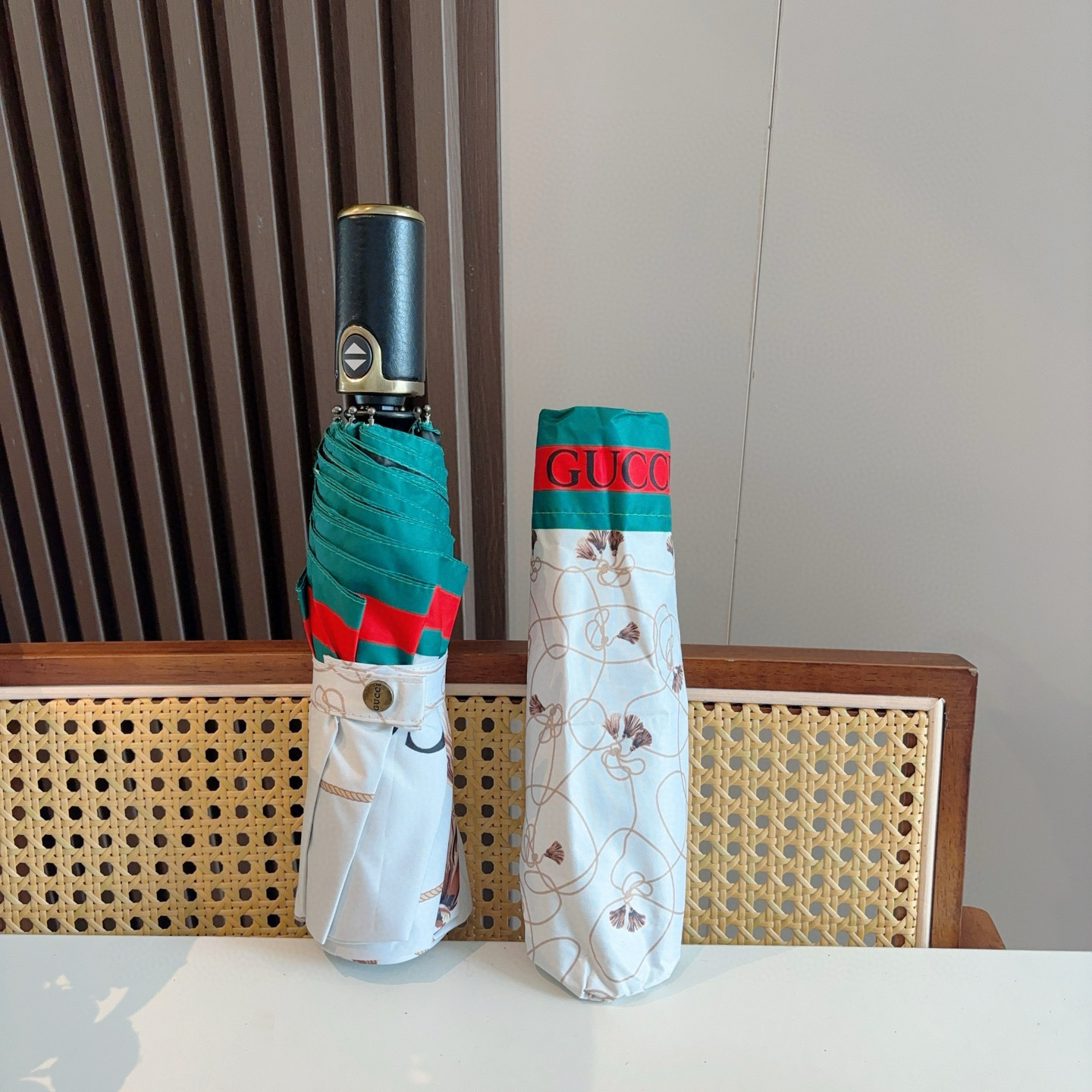  GUCCI古奇 三折自动折叠晴雨伞  时尚原单代工品质 细节精致 看得见的品质 打破一成不变 色泽纯正