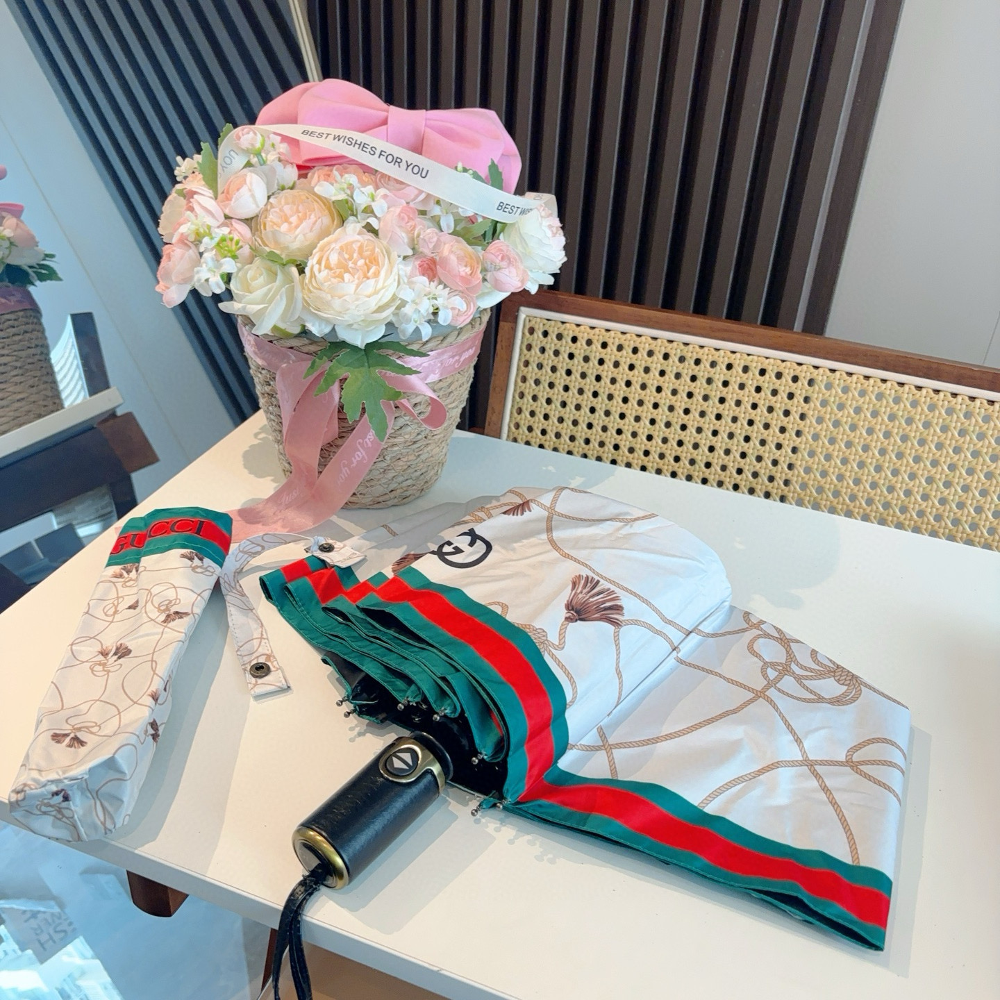  GUCCI古奇 三折自动折叠晴雨伞  时尚原单代工品质 细节精致 看得见的品质 打破一成不变 色泽纯正