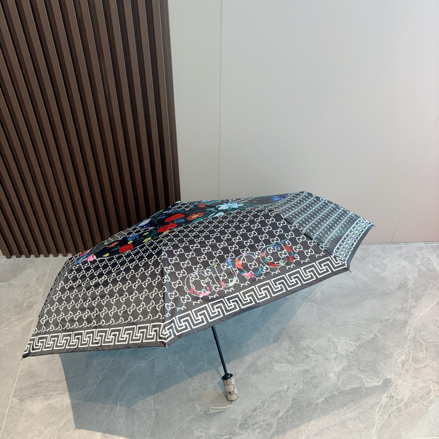  GUCCI古奇 三折自动折叠晴雨伞  时尚原单代工品质 细节精致 看得见的品质 打破一成不变 色泽纯正