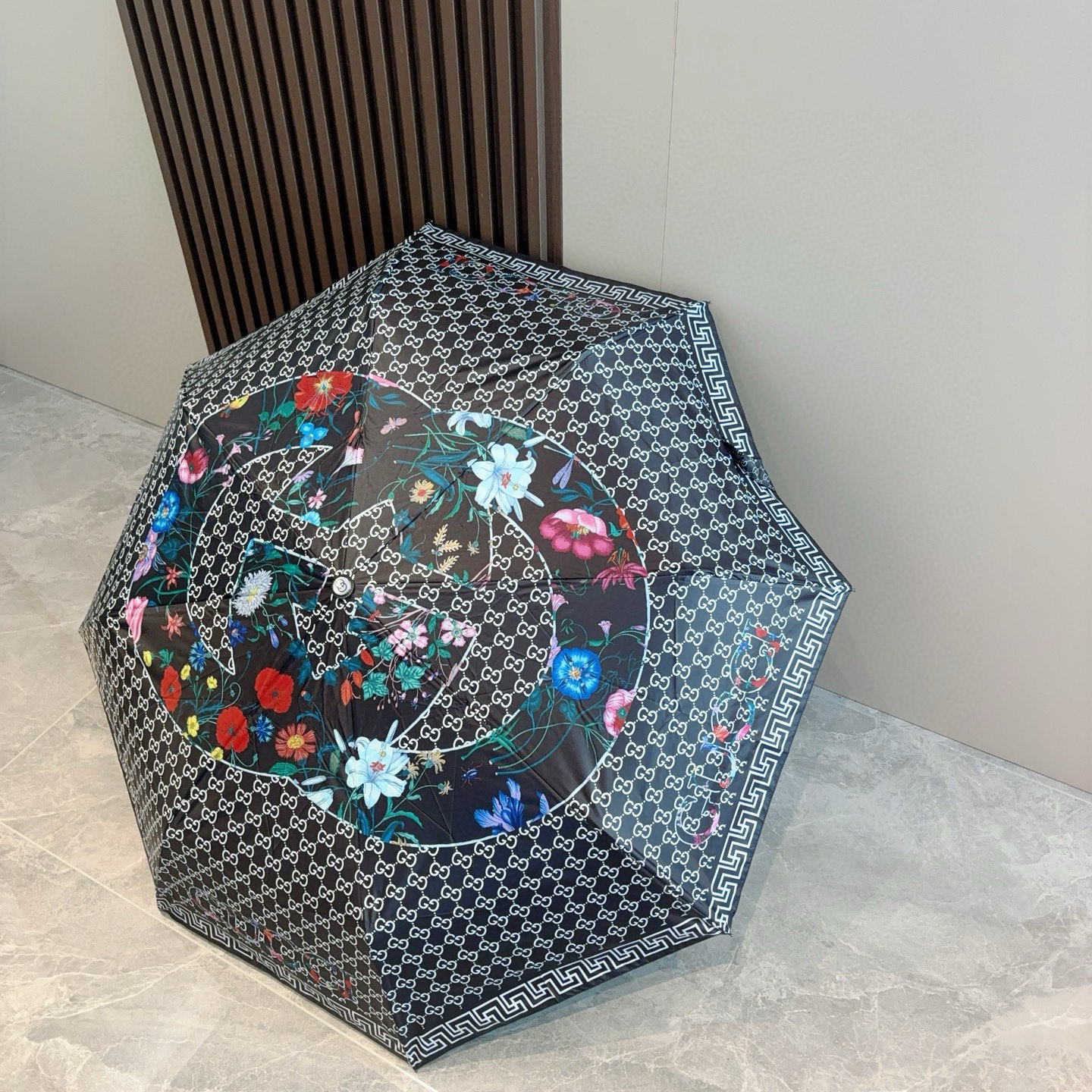  GUCCI古奇 三折自动折叠晴雨伞  时尚原单代工品质 细节精致 看得见的品质 打破一成不变 色泽纯正