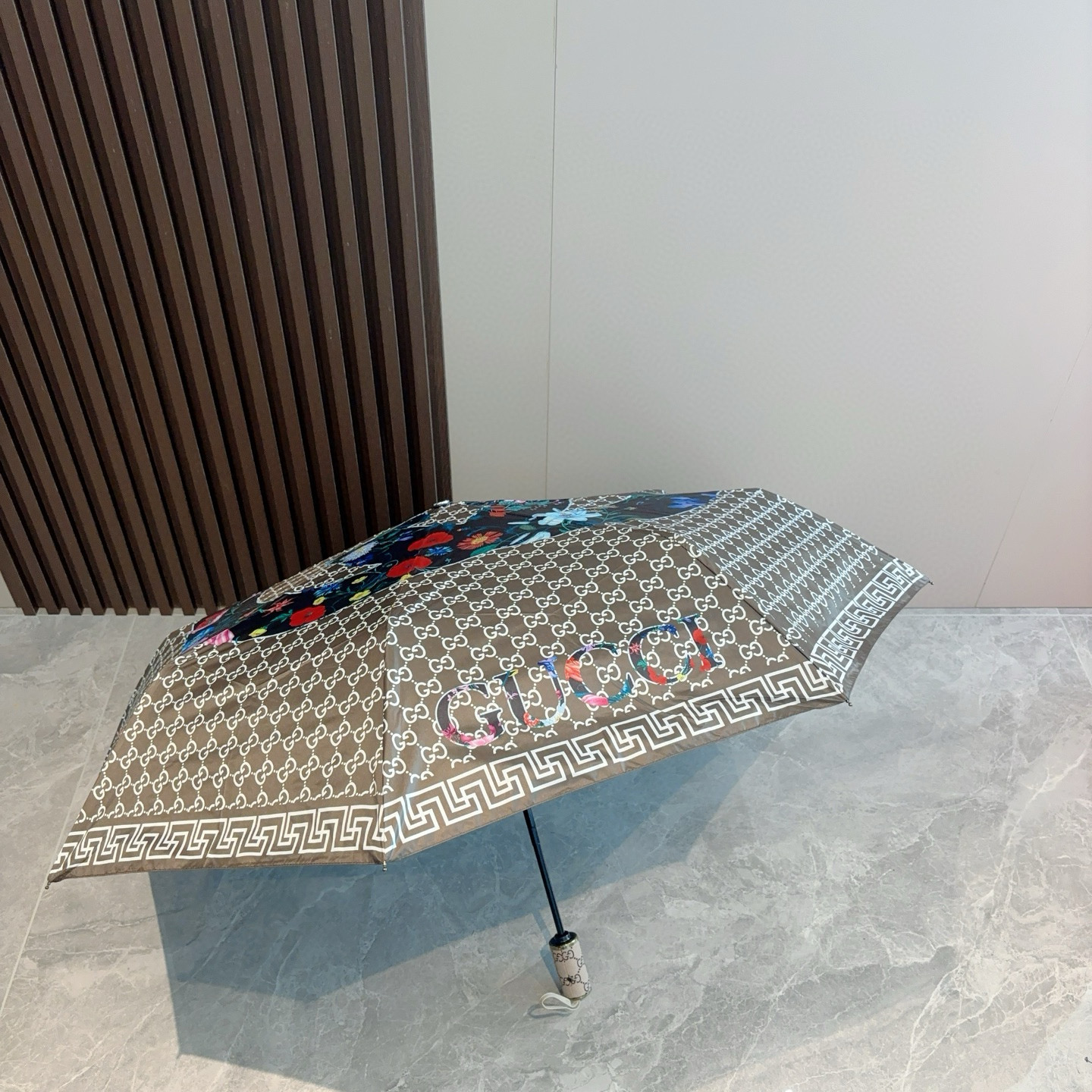  GUCCI古奇 三折自动折叠晴雨伞  时尚原单代工品质 细节精致 看得见的品质 打破一成不变 色泽纯正
