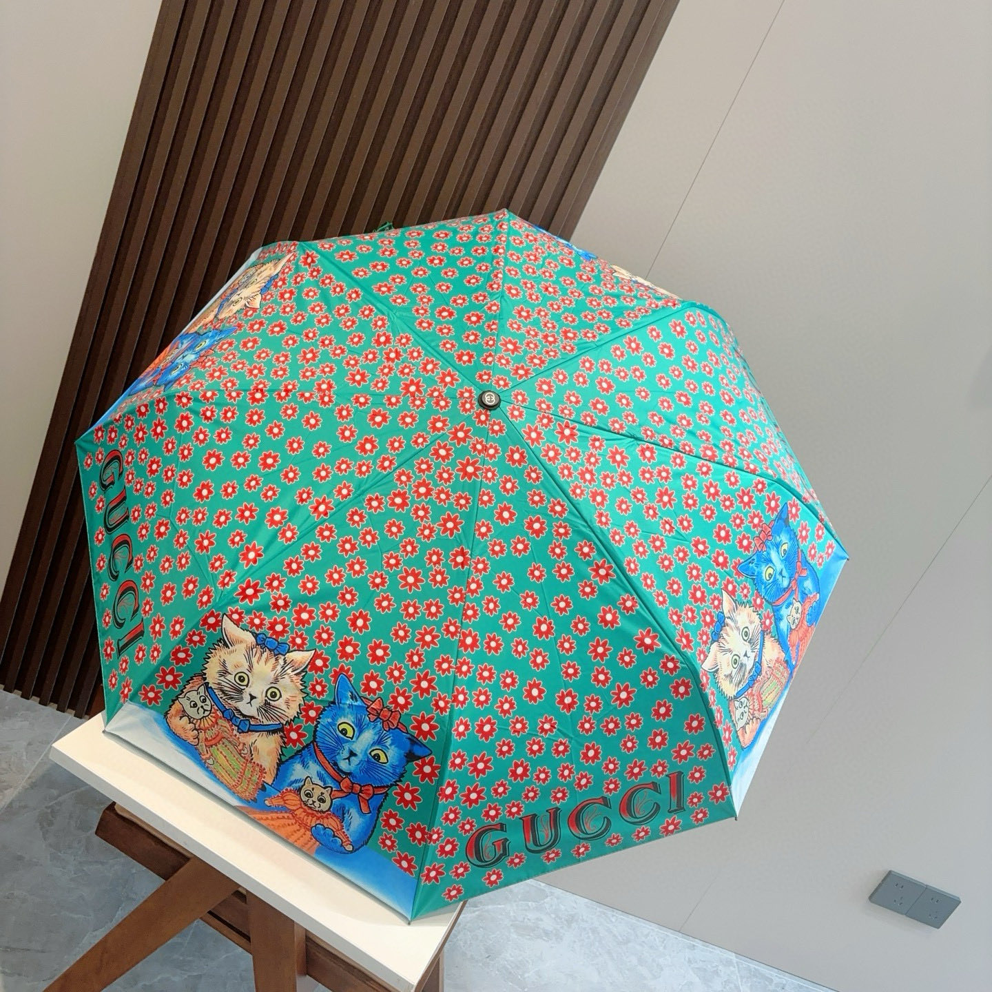  GUCCI古奇 三折自动折叠晴雨伞  时尚原单代工品质 细节精致 看得见的品质 打破一成不变 色泽纯正