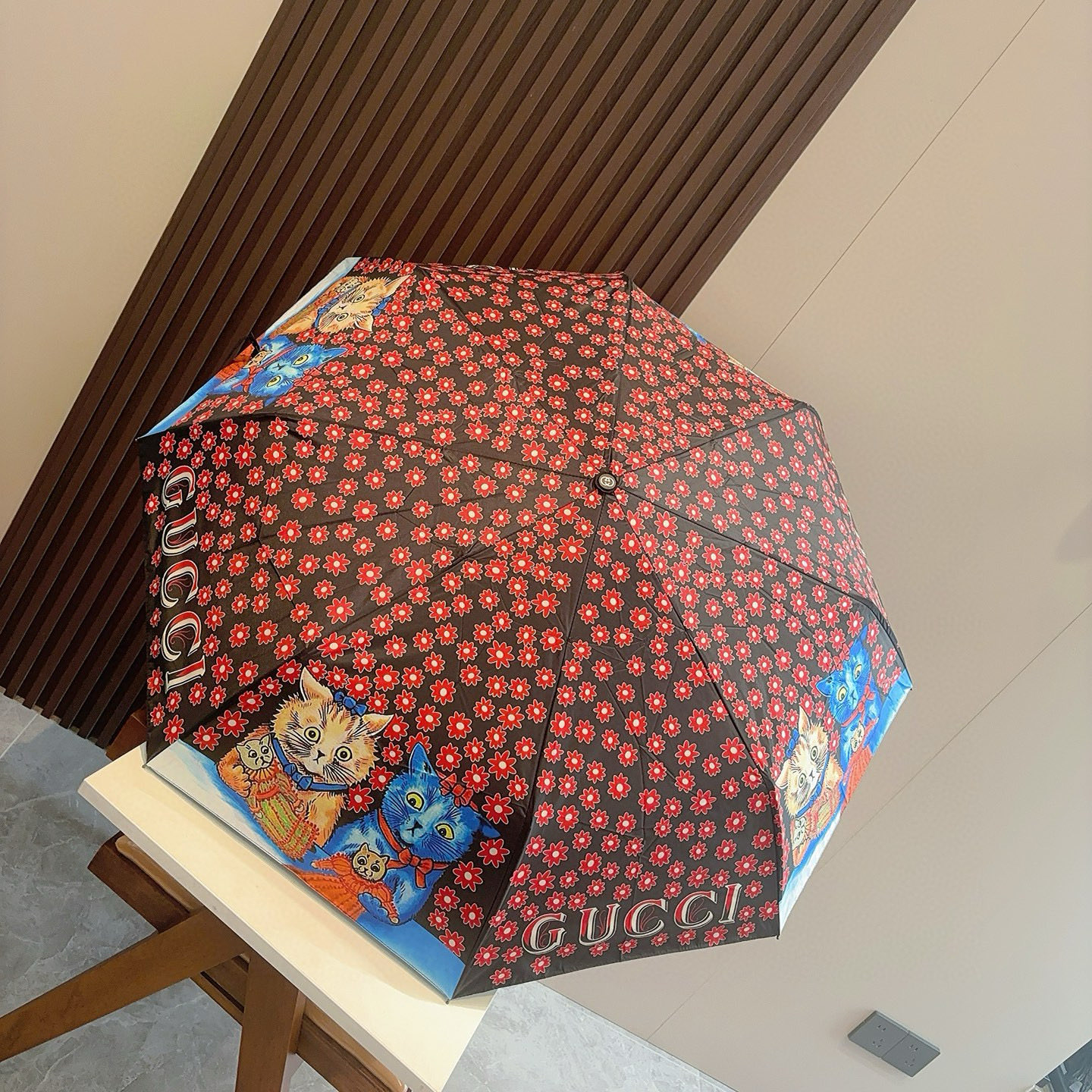  GUCCI古奇 三折自动折叠晴雨伞  时尚原单代工品质 细节精致 看得见的品质 打破一成不变 色泽纯正