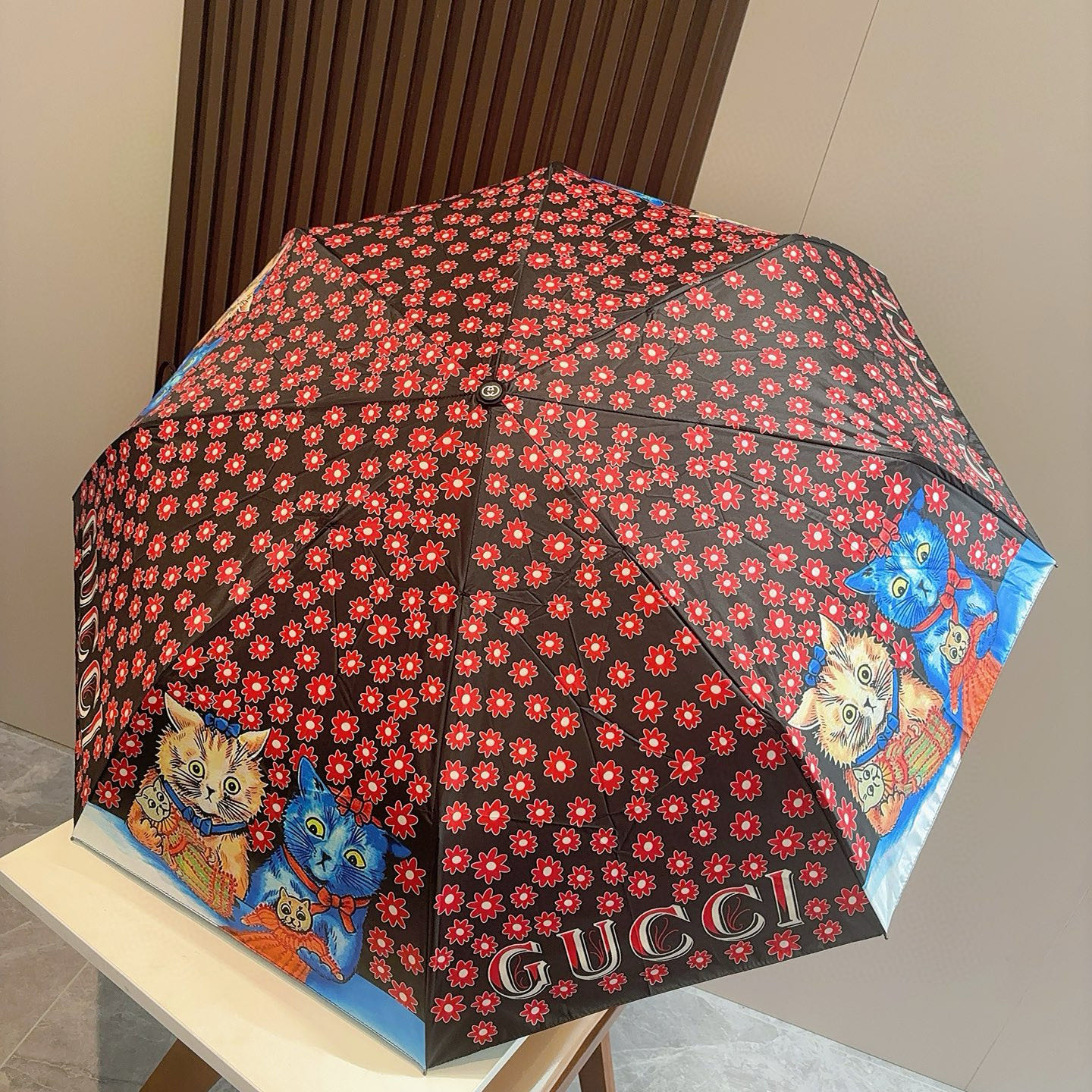  GUCCI古奇 三折自动折叠晴雨伞  时尚原单代工品质 细节精致 看得见的品质 打破一成不变 色泽纯正