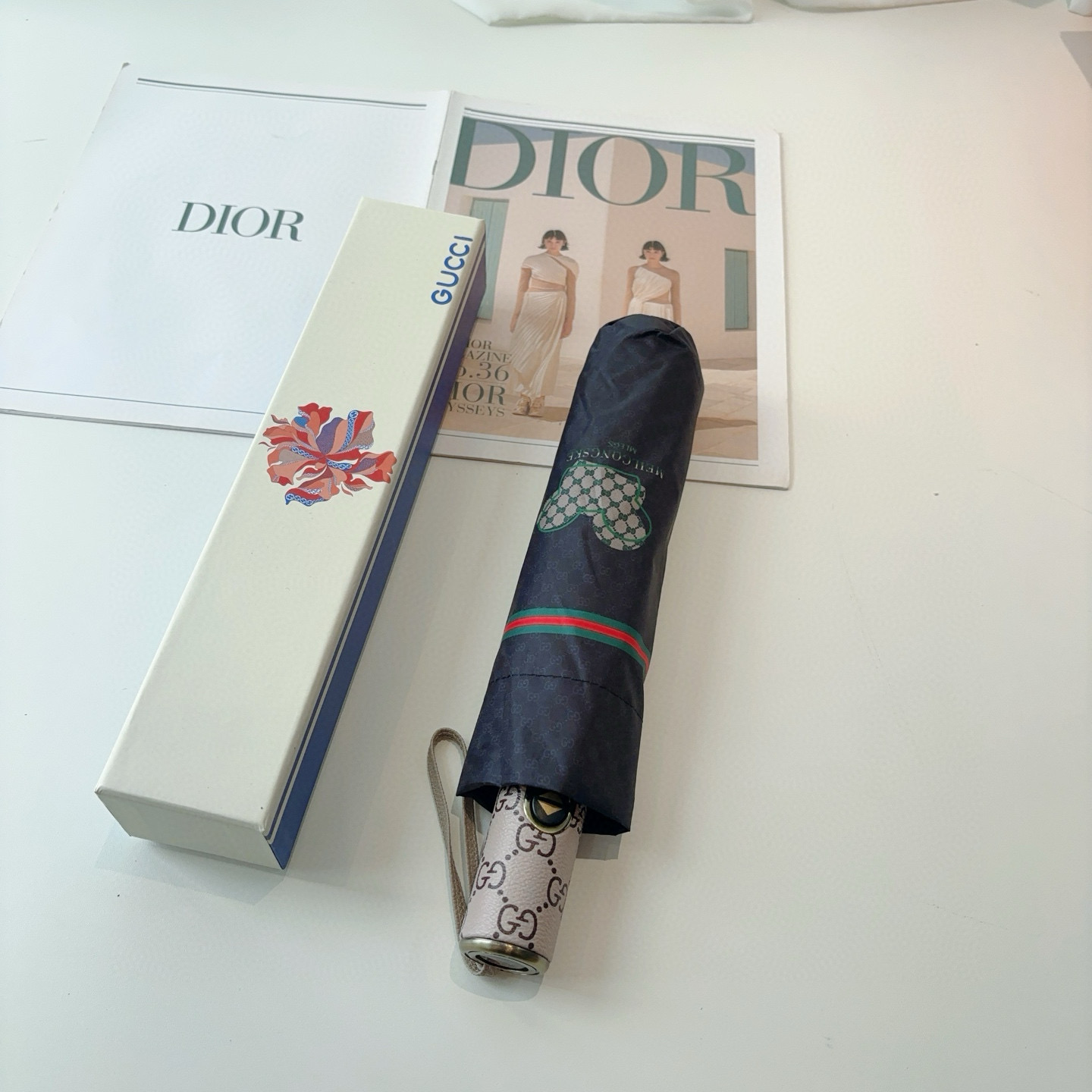  GUCCI古奇 三折自动折叠晴雨伞  时尚原单代工品质 细节精致 看得见的品质 打破一成不变 色泽纯正