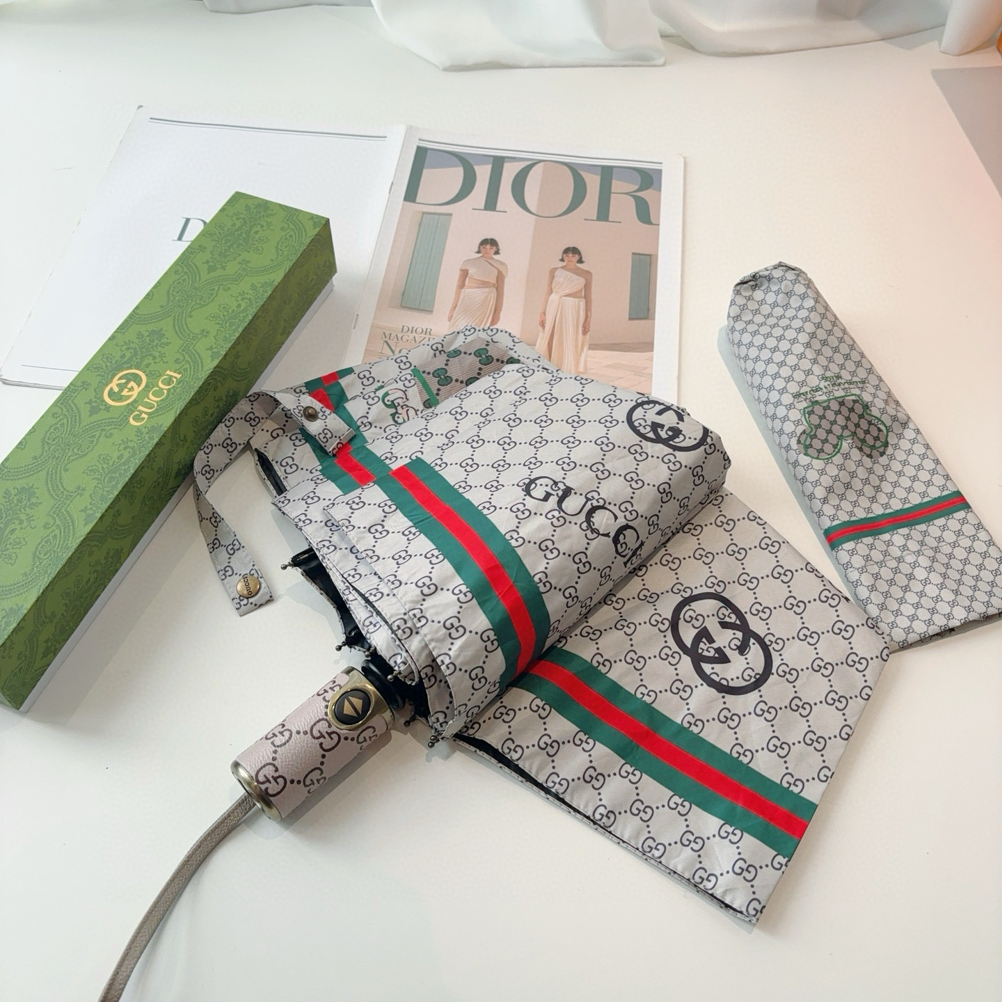  GUCCI古奇 三折自动折叠晴雨伞  时尚原单代工品质 细节精致 看得见的品质 打破一成不变 色泽纯正
