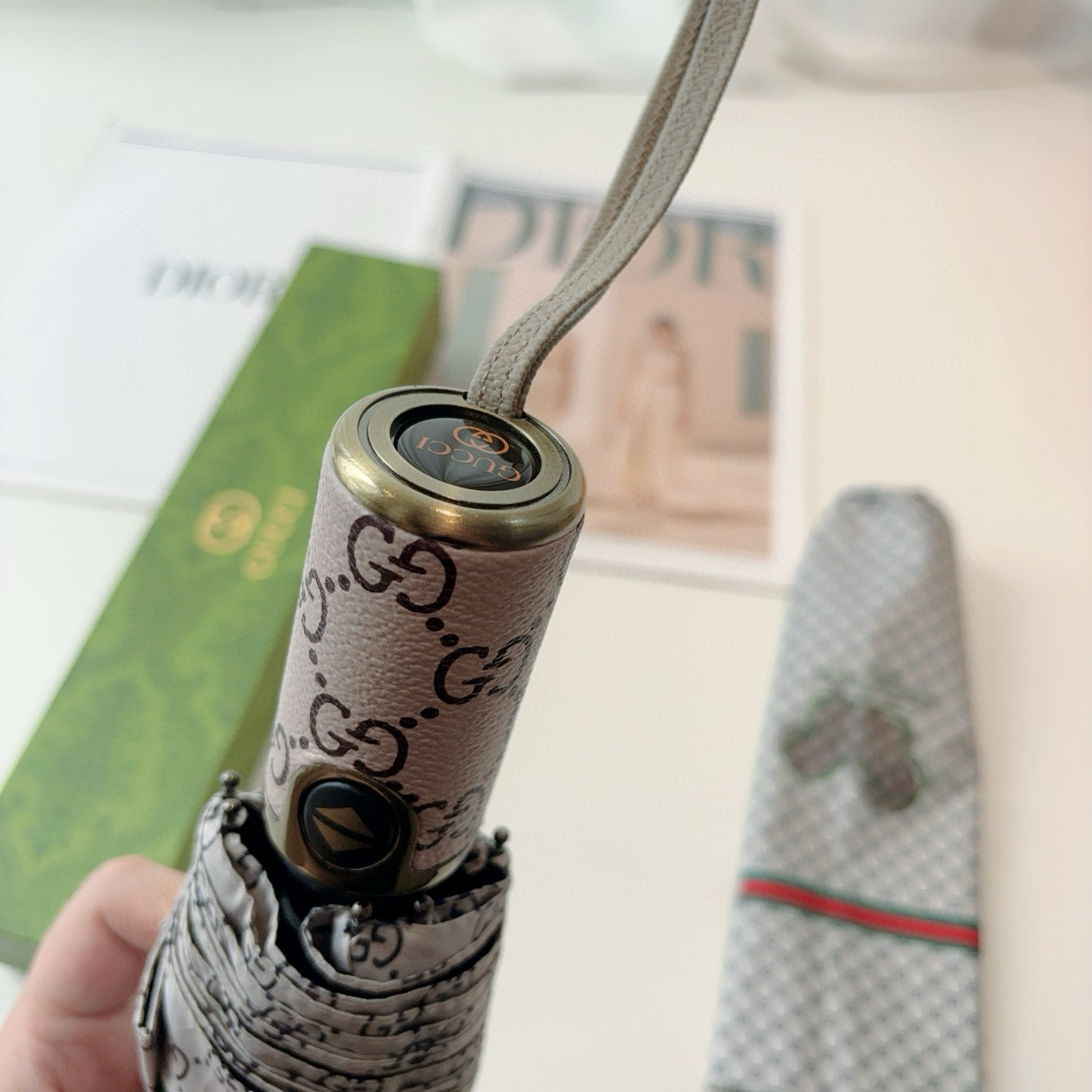  GUCCI古奇 三折自动折叠晴雨伞  时尚原单代工品质 细节精致 看得见的品质 打破一成不变 色泽纯正