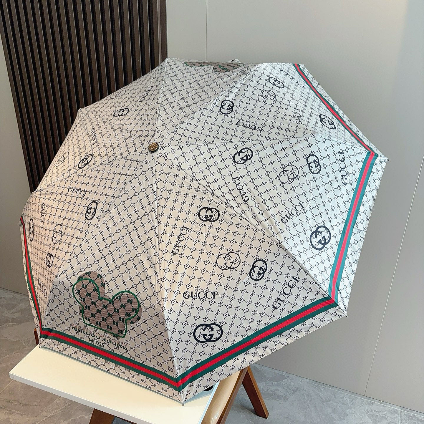  GUCCI古奇 三折自动折叠晴雨伞  时尚原单代工品质 细节精致 看得见的品质 打破一成不变 色泽纯正