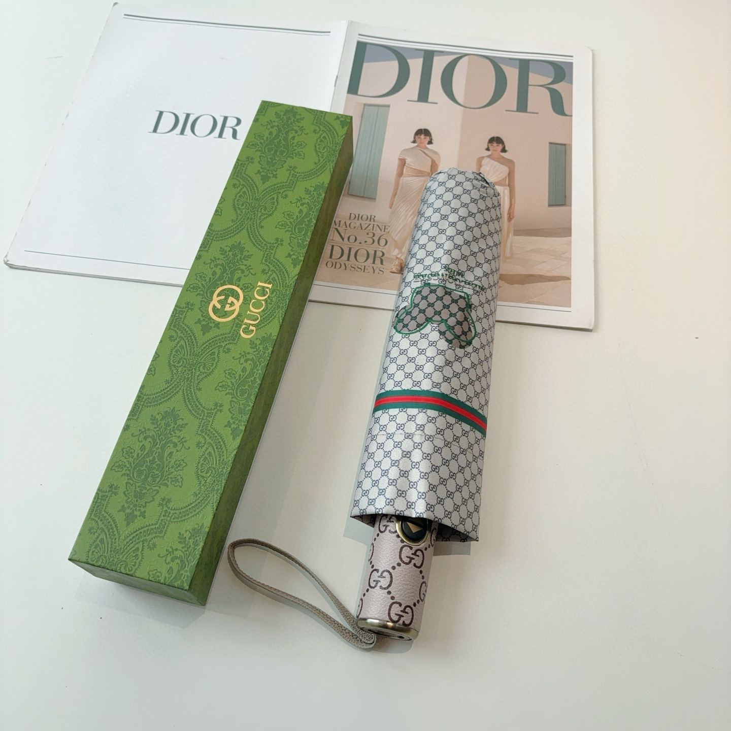  GUCCI古奇 三折自动折叠晴雨伞  时尚原单代工品质 细节精致 看得见的品质 打破一成不变 色泽纯正