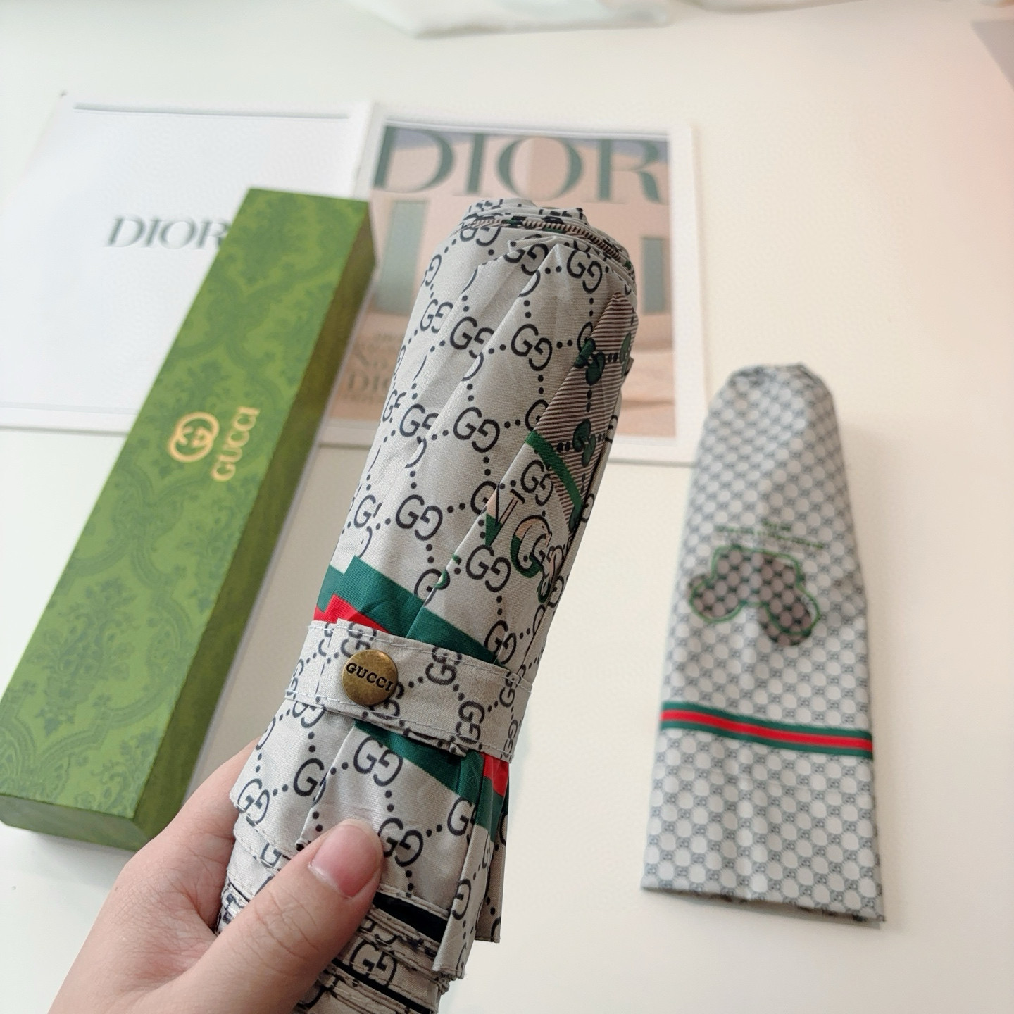  GUCCI古奇 三折自动折叠晴雨伞  时尚原单代工品质 细节精致 看得见的品质 打破一成不变 色泽纯正