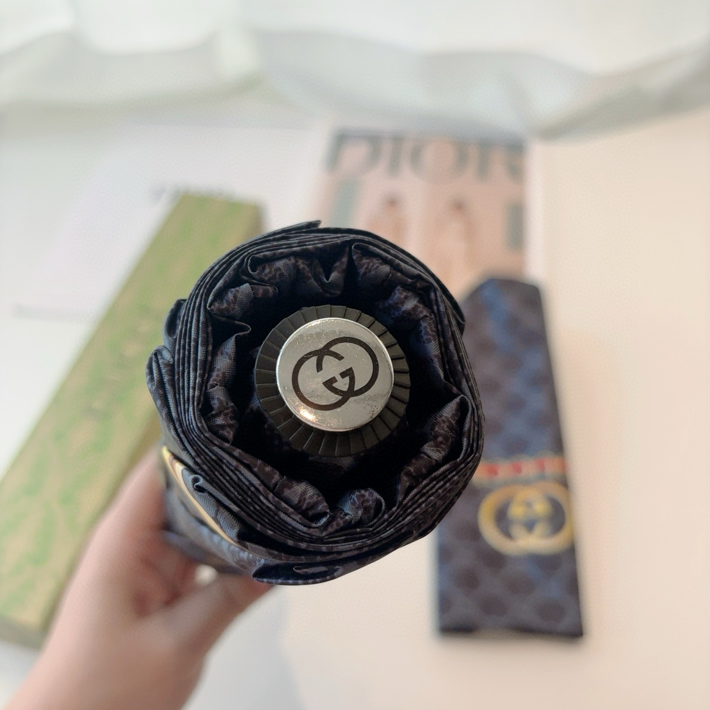  GUCCI古奇 三折自动折叠晴雨伞  时尚原单代工品质 细节精致 看得见的品质 打破一成不变 色泽纯正