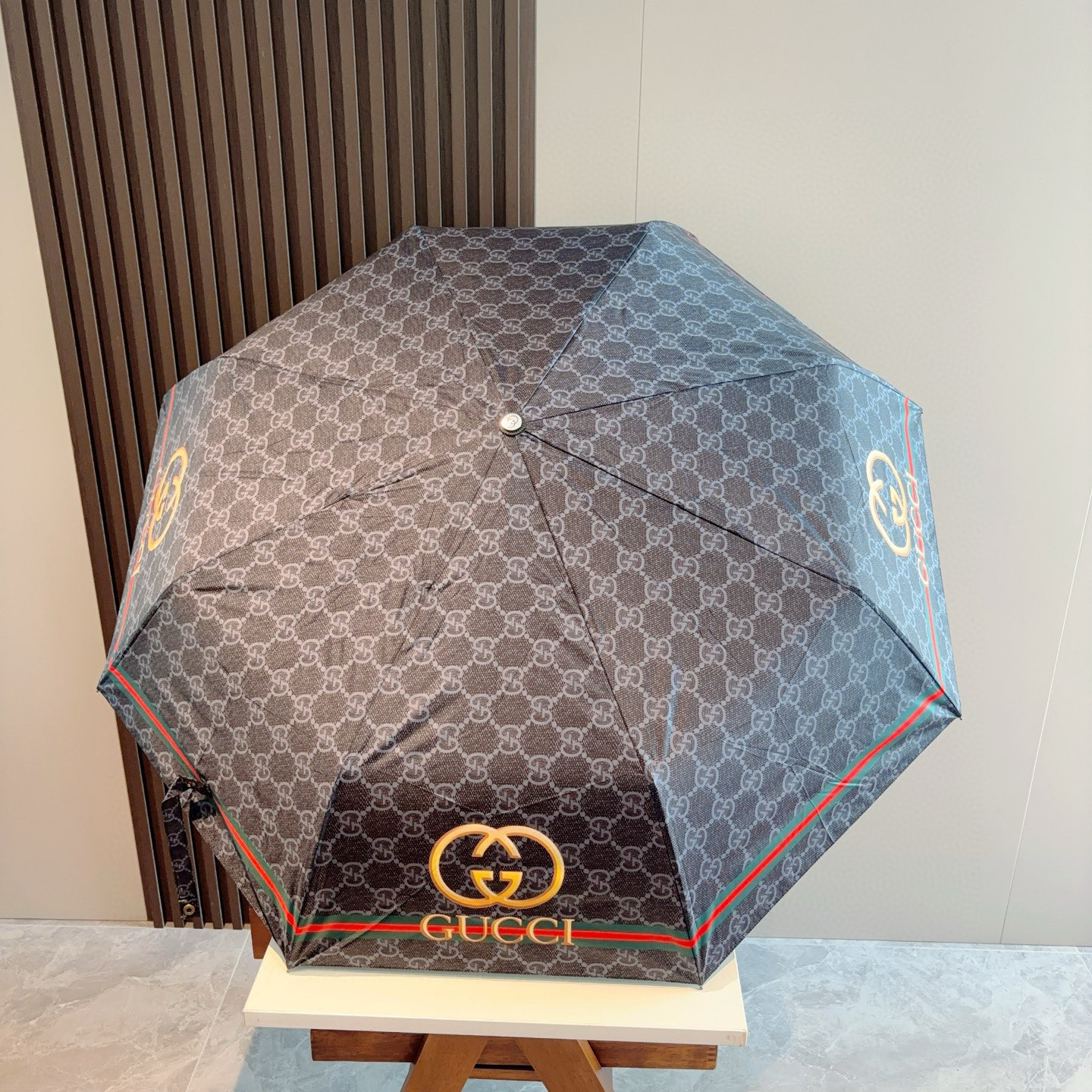  GUCCI古奇 三折自动折叠晴雨伞  时尚原单代工品质 细节精致 看得见的品质 打破一成不变 色泽纯正