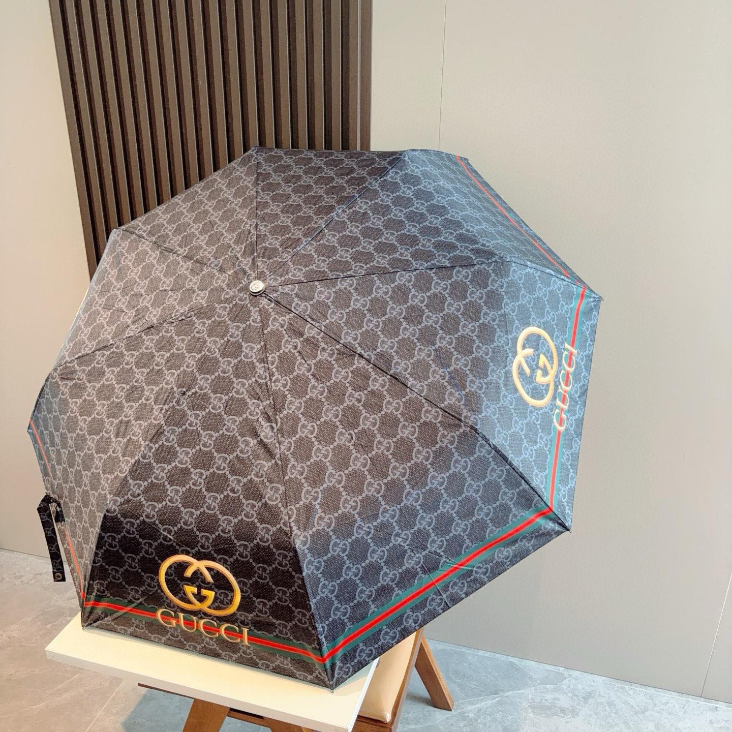  GUCCI古奇 三折自动折叠晴雨伞  时尚原单代工品质 细节精致 看得见的品质 打破一成不变 色泽纯正