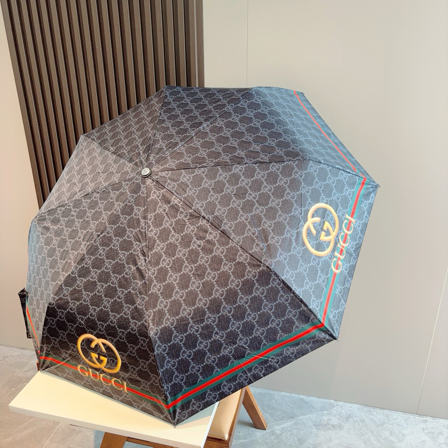  GUCCI古奇 三折自动折叠晴雨伞  时尚原单代工品质 细节精致 看得见的品质 打破一成不变 色泽纯正