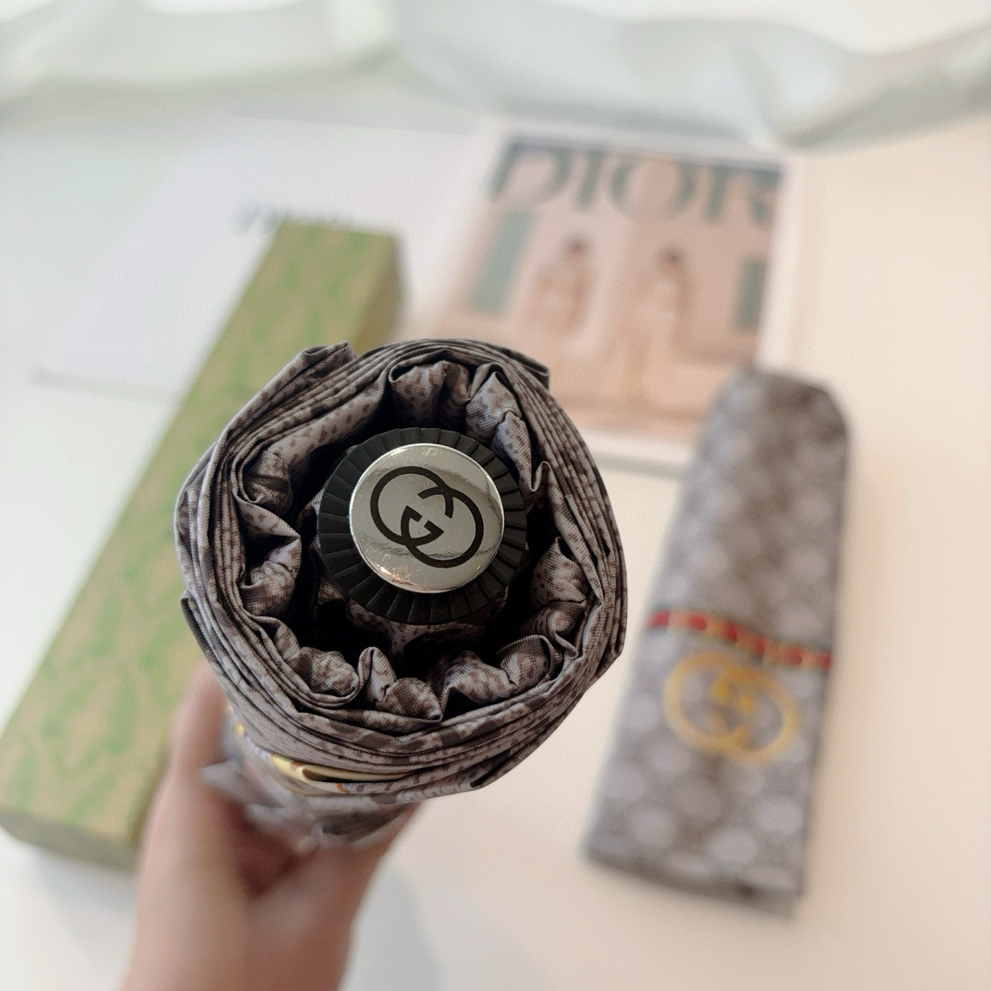  GUCCI古奇 三折自动折叠晴雨伞  时尚原单代工品质 细节精致 看得见的品质 打破一成不变 色泽纯正