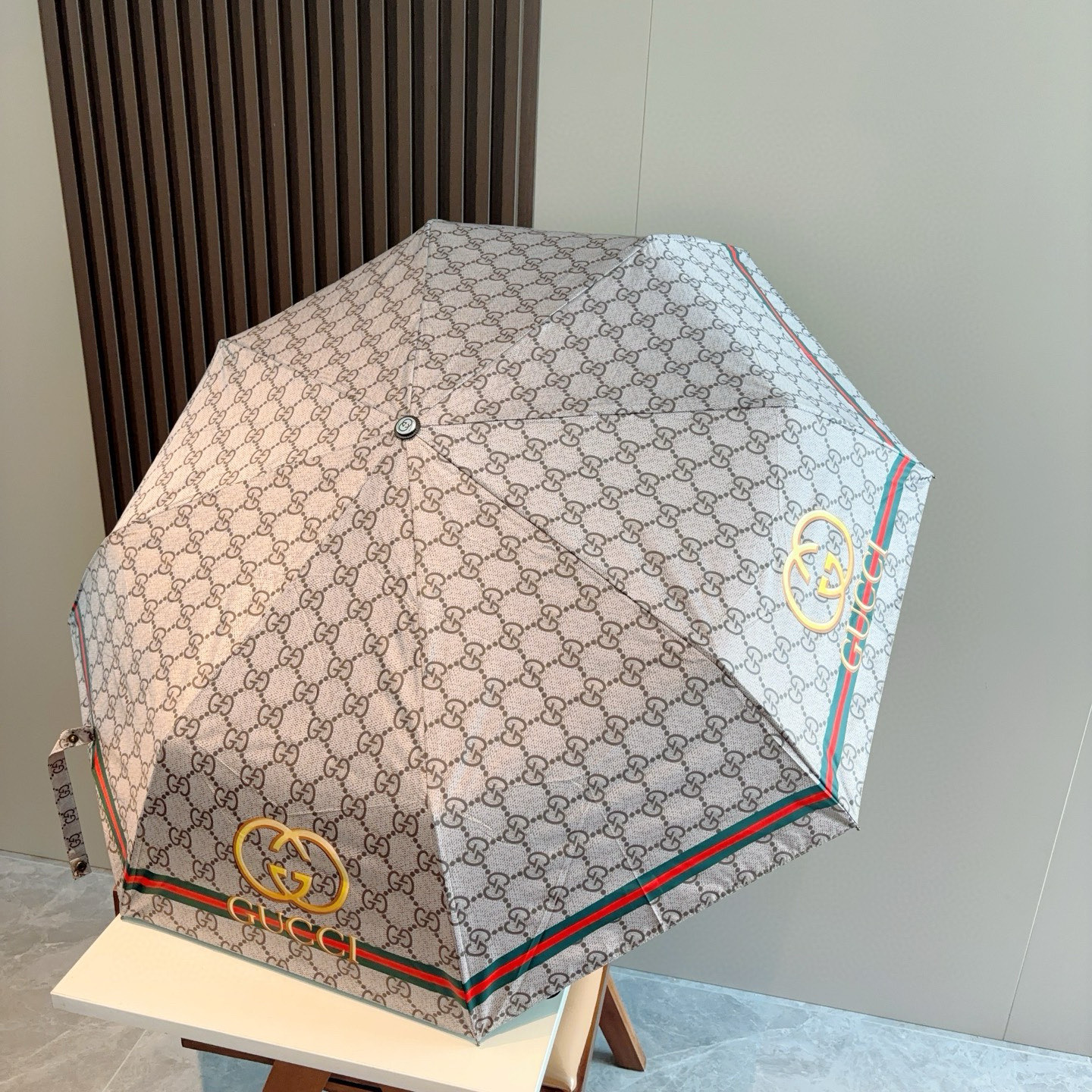 GUCCI古奇 三折自动折叠晴雨伞  时尚原单代工品质 细节精致 看得见的品质 打破一成不变 色泽纯正