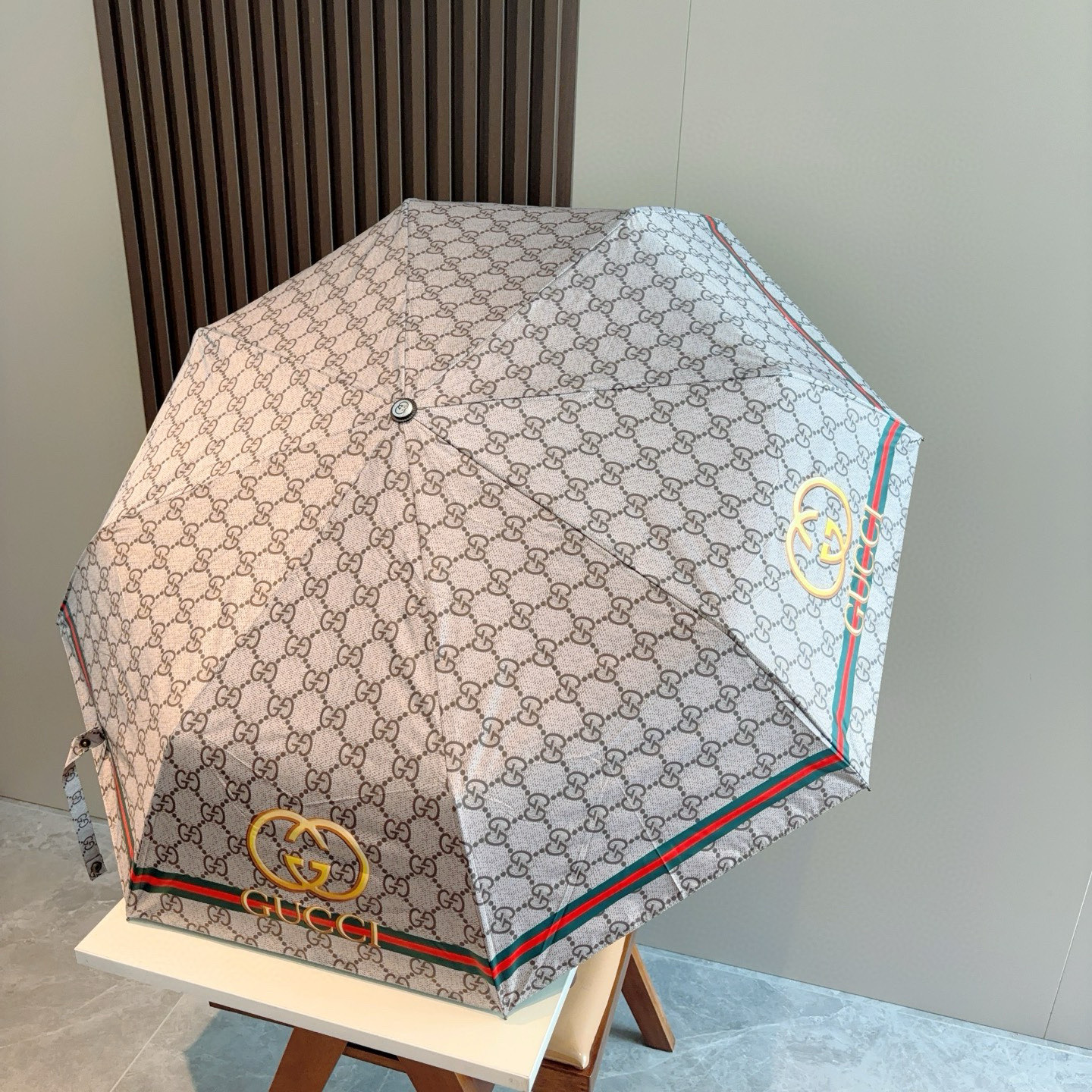  GUCCI古奇 三折自动折叠晴雨伞  时尚原单代工品质 细节精致 看得见的品质 打破一成不变 色泽纯正