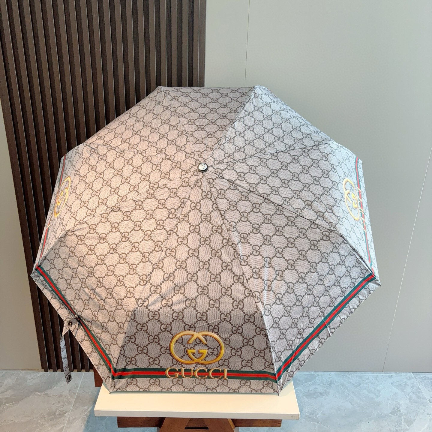  GUCCI古奇 三折自动折叠晴雨伞  时尚原单代工品质 细节精致 看得见的品质 打破一成不变 色泽纯正