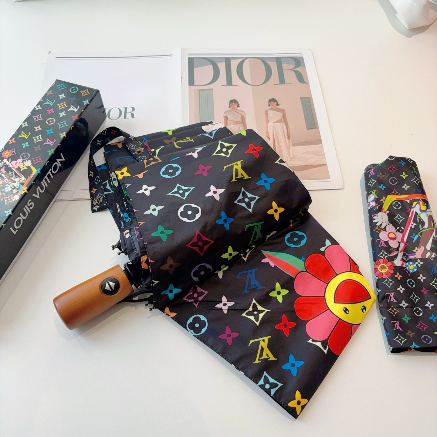 LOUIS VUITTON （路易威登）新款 三折自动折叠晴雨伞 新涂层技术深色伞面 拥有令人惊喜的遮光