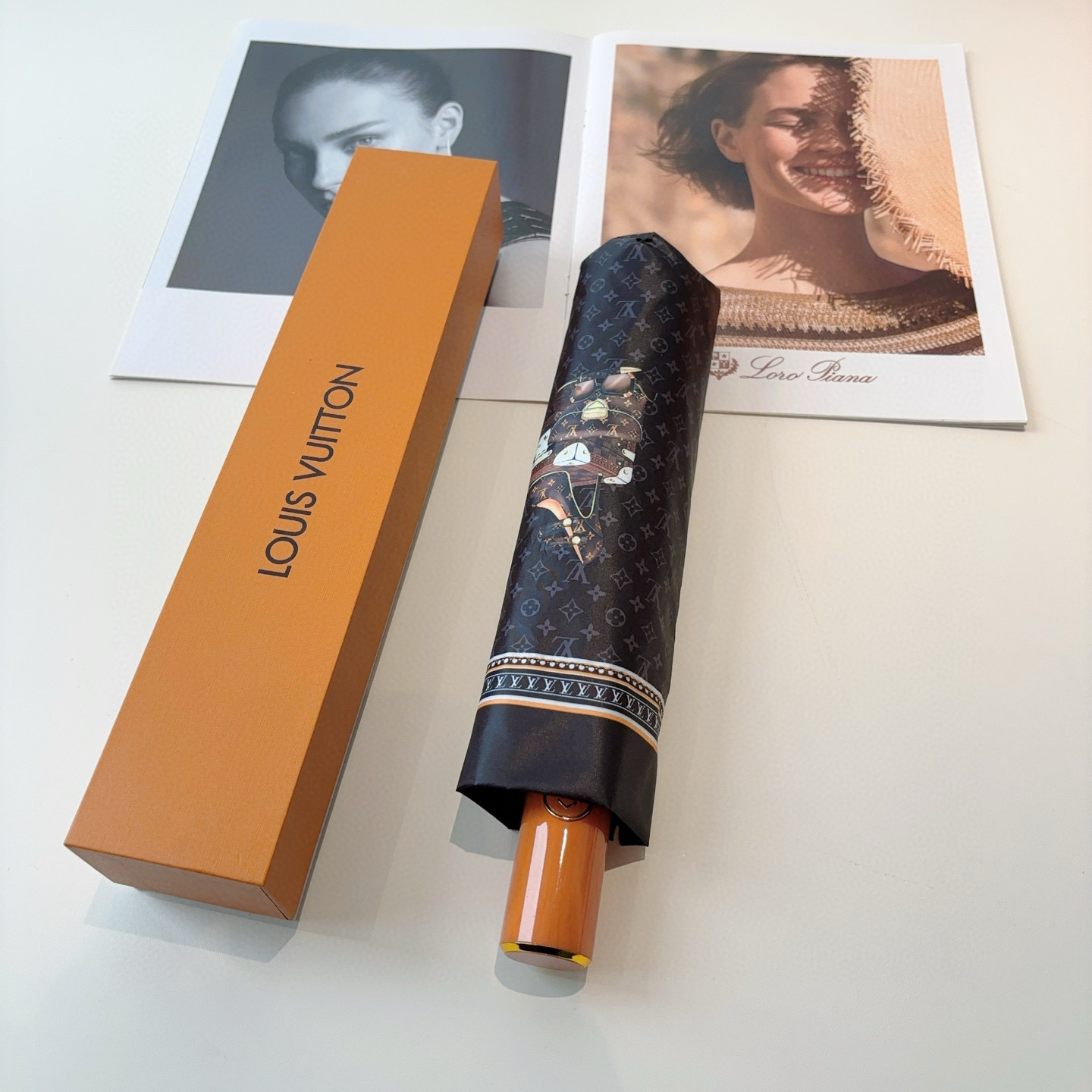 LOUIS VUITTON （路易威登）新款 三折自动折叠晴雨伞 新涂层技术深色伞面 拥有令人惊喜的遮光