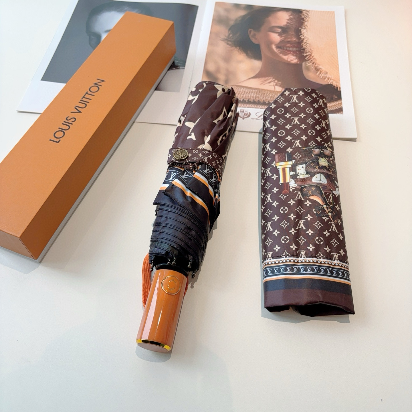 LOUIS VUITTON （路易威登）新款 三折自动折叠晴雨伞 新涂层技术深色伞面 拥有令人惊喜的遮光