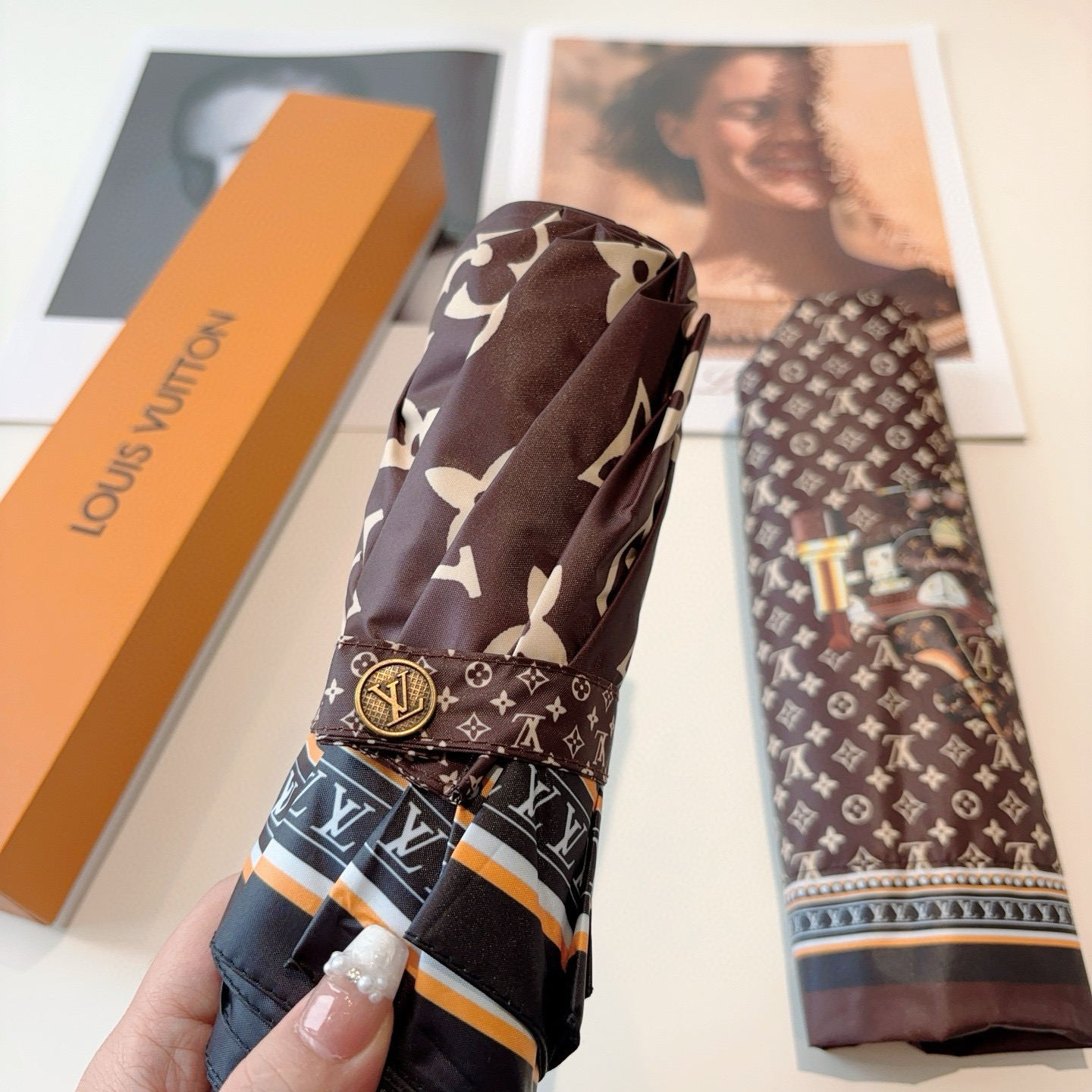 LOUIS VUITTON （路易威登）新款 三折自动折叠晴雨伞 新涂层技术深色伞面 拥有令人惊喜的遮光