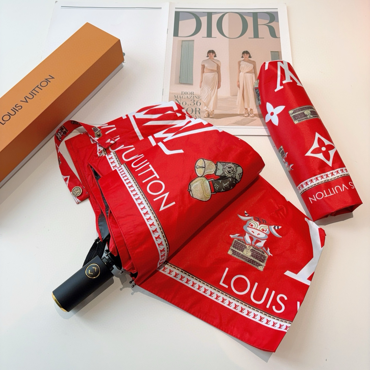 LOUIS VUITTON （路易威登）新款 三折自动折叠晴雨伞 新涂层技术深色伞面 拥有令人惊喜的遮光