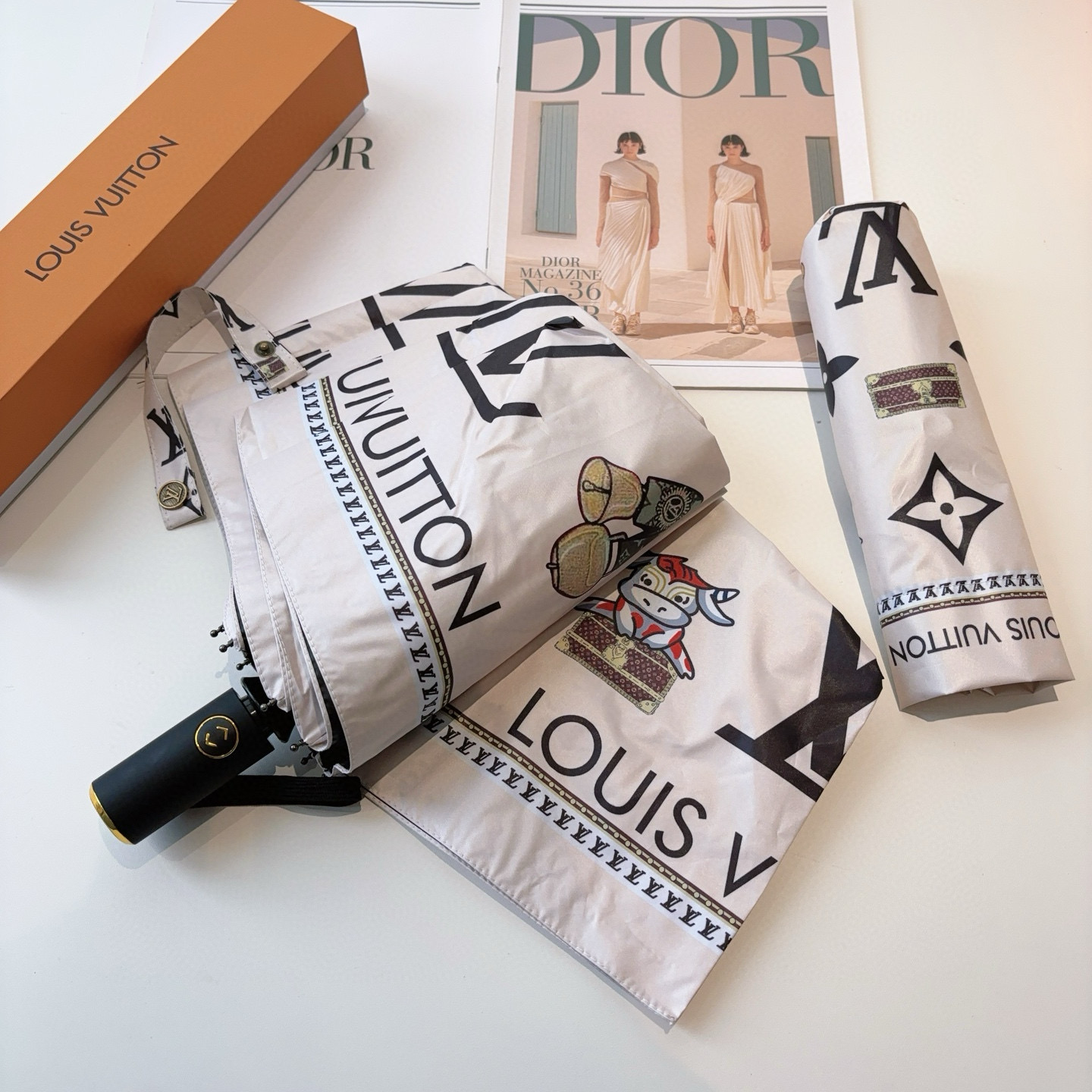 LOUIS VUITTON （路易威登）新款 三折自动折叠晴雨伞 新涂层技术深色伞面 拥有令人惊喜的遮光