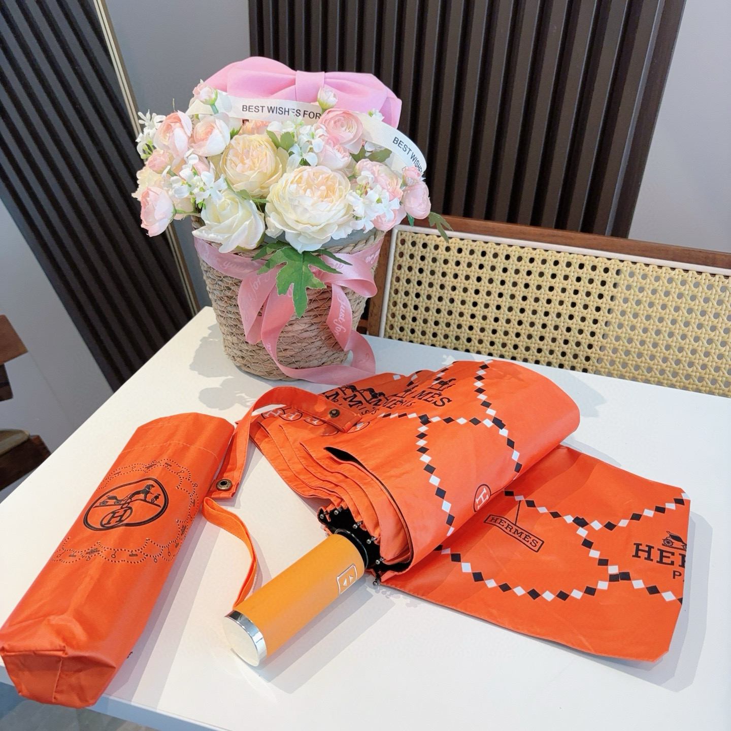 爱马仕（Hermès） 极品H家三折自动伞重磅呈现 以其精湛的工艺技术和源源不断的想像力 新涂层技术伞布