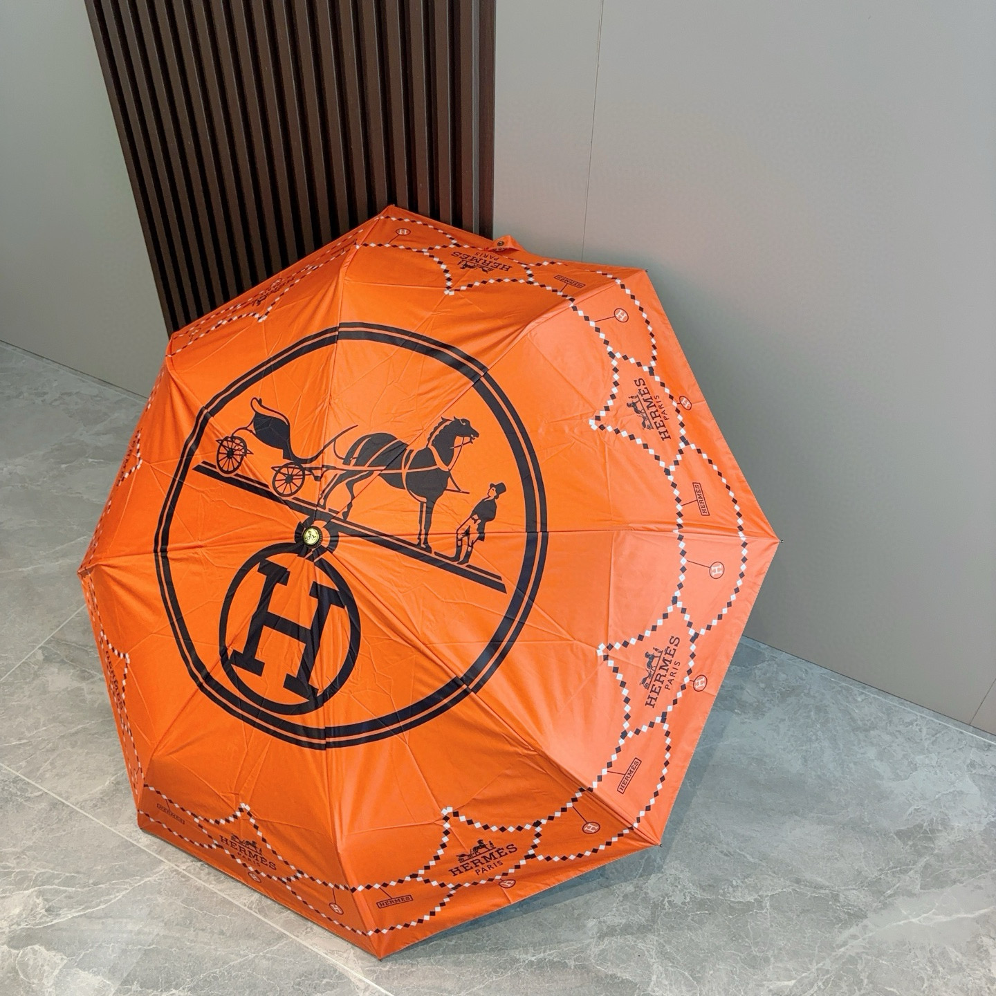 爱马仕（Hermès） 极品H家三折自动伞重磅呈现 以其精湛的工艺技术和源源不断的想像力 新涂层技术伞布