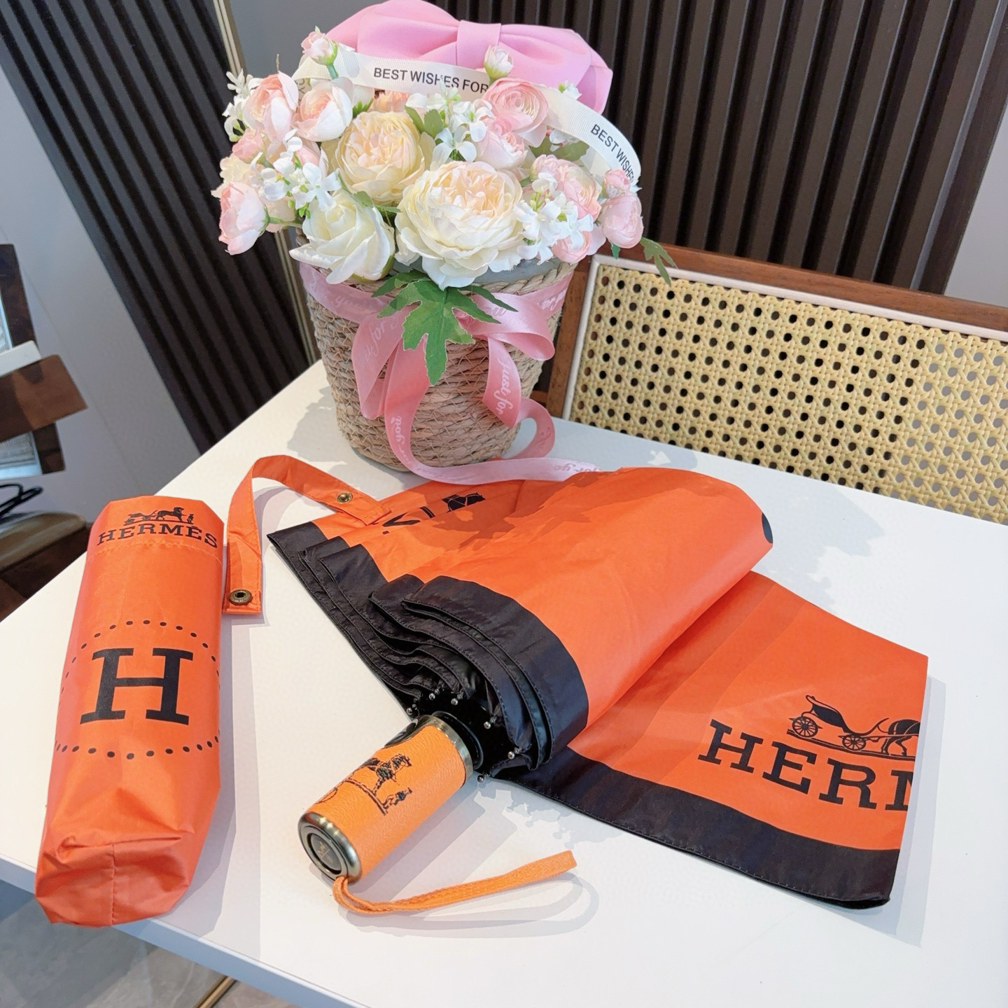 爱马仕（Hermès） 极品H家三折自动伞重磅呈现 以其精湛的工艺技术和源源不断的想像力 新涂层技术伞布