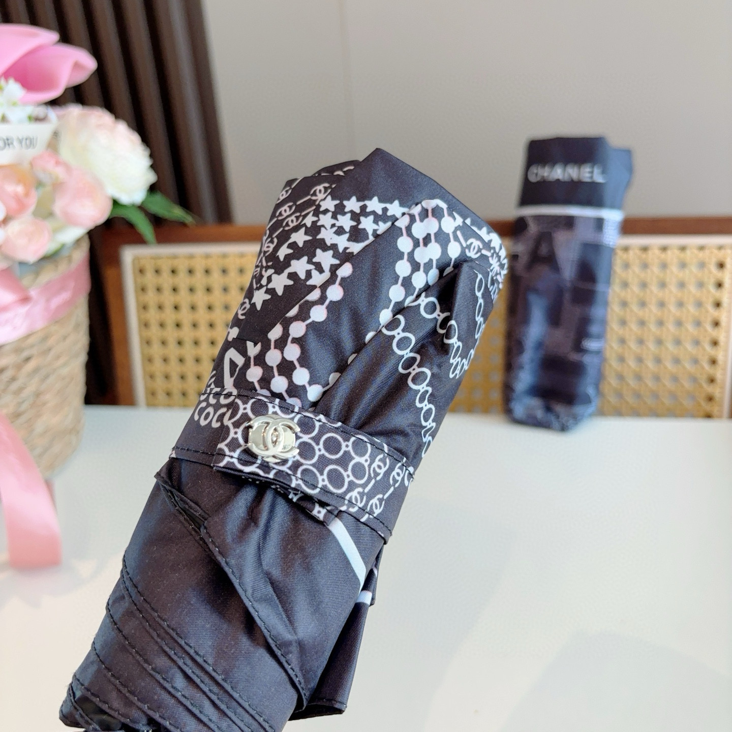  CHANEL（香奈儿）五折手动折叠晴雨伞 选用台湾进口UV防紫外线伞布 原单代工级品质  🌹