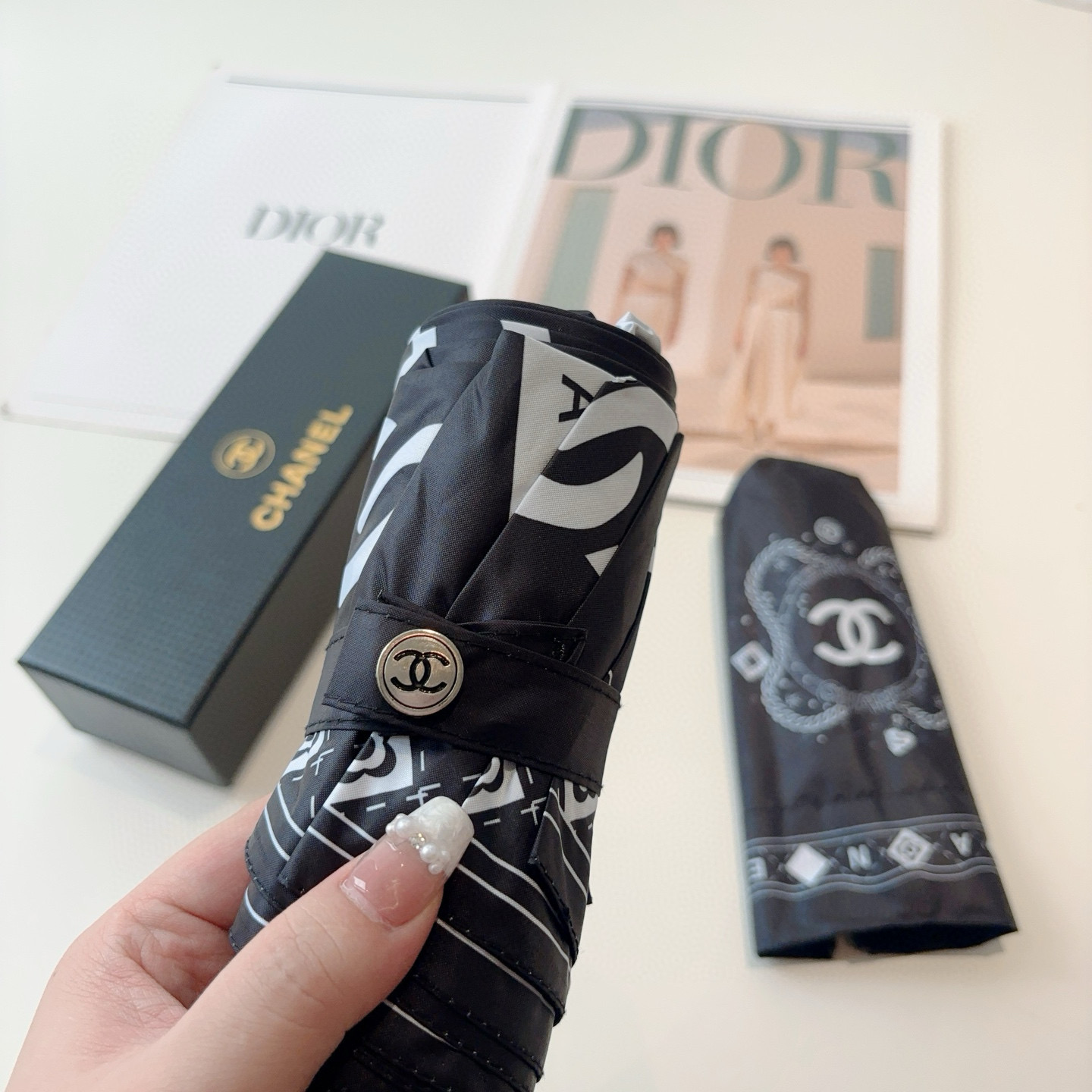  CHANEL（香奈儿）五折手动折叠晴雨伞 选用台湾进口UV防紫外线伞布 原单代工级品质  🌹