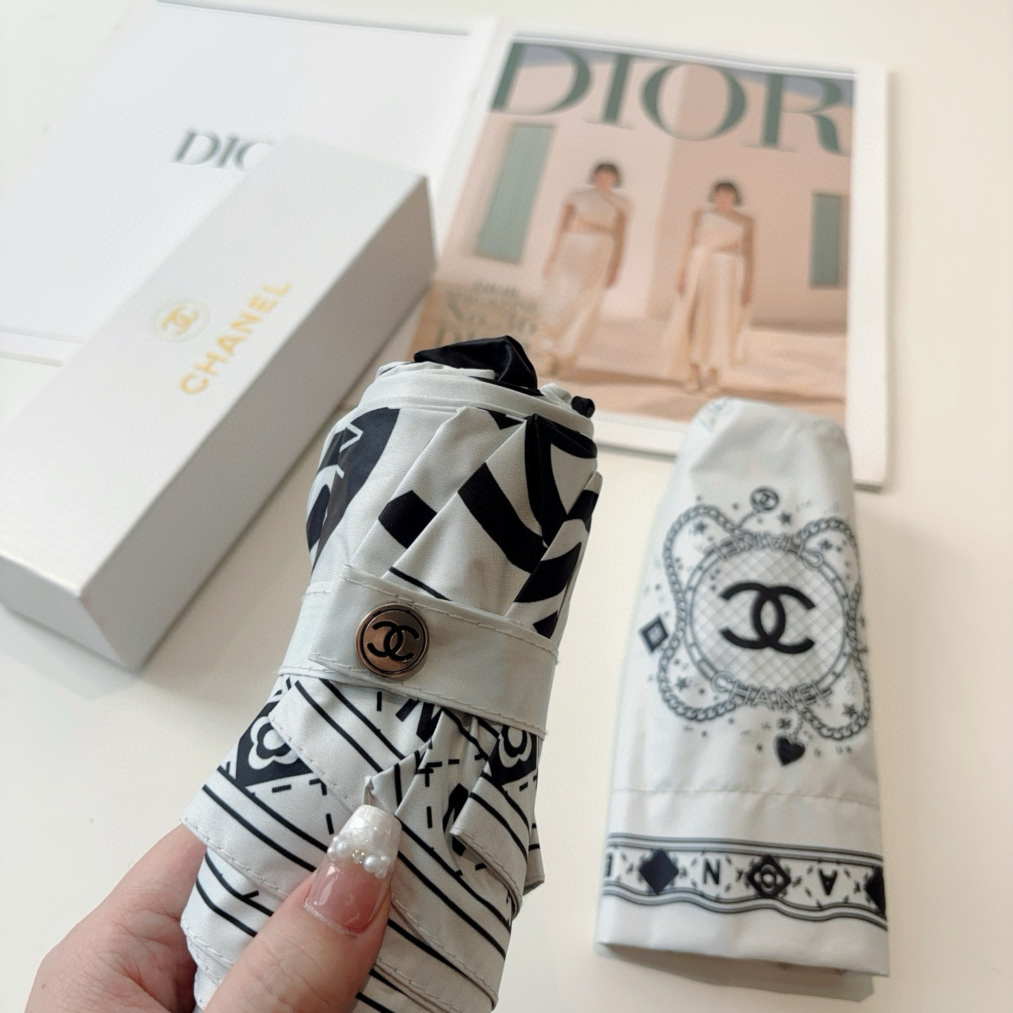  CHANEL（香奈儿）五折手动折叠晴雨伞 选用台湾进口UV防紫外线伞布 原单代工级品质  🌹