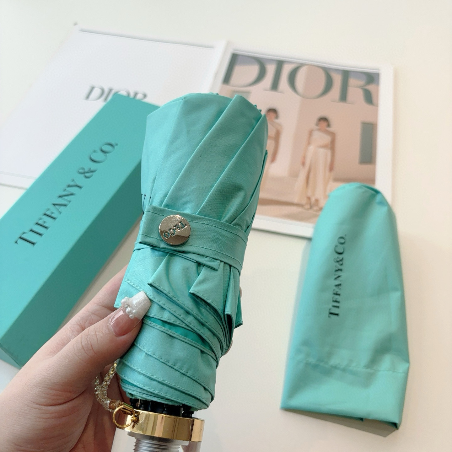  Tiffany蒂芙尼  五折手开折叠晴雨伞 新款火爆来袭 夏日里的小清新 高效阻隔紫外线涂层 有伞随行
