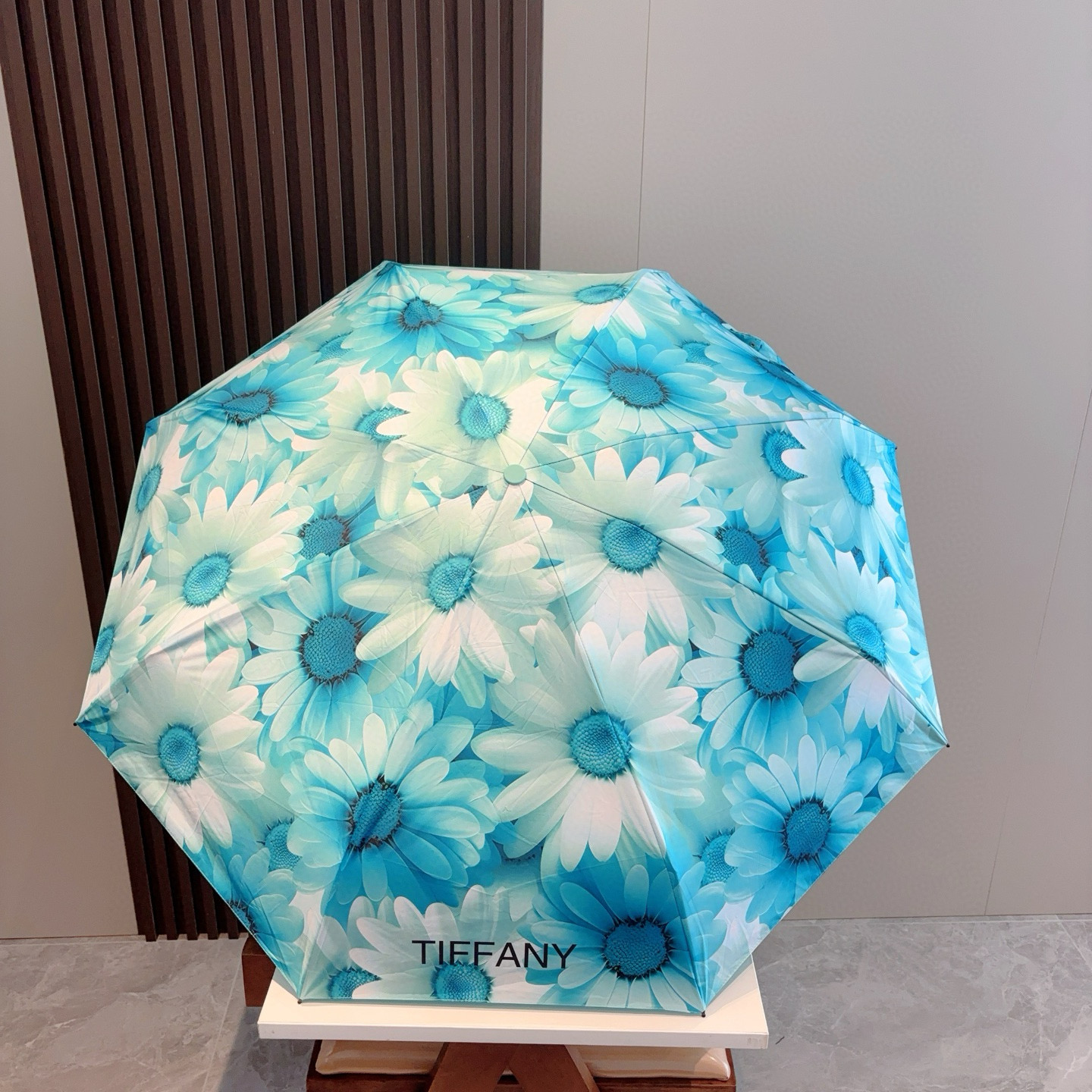  Tiffany蒂芙尼  五折手开折叠晴雨伞 新款火爆来袭 夏日里的小清新 高效阻隔紫外线涂层 有伞随行