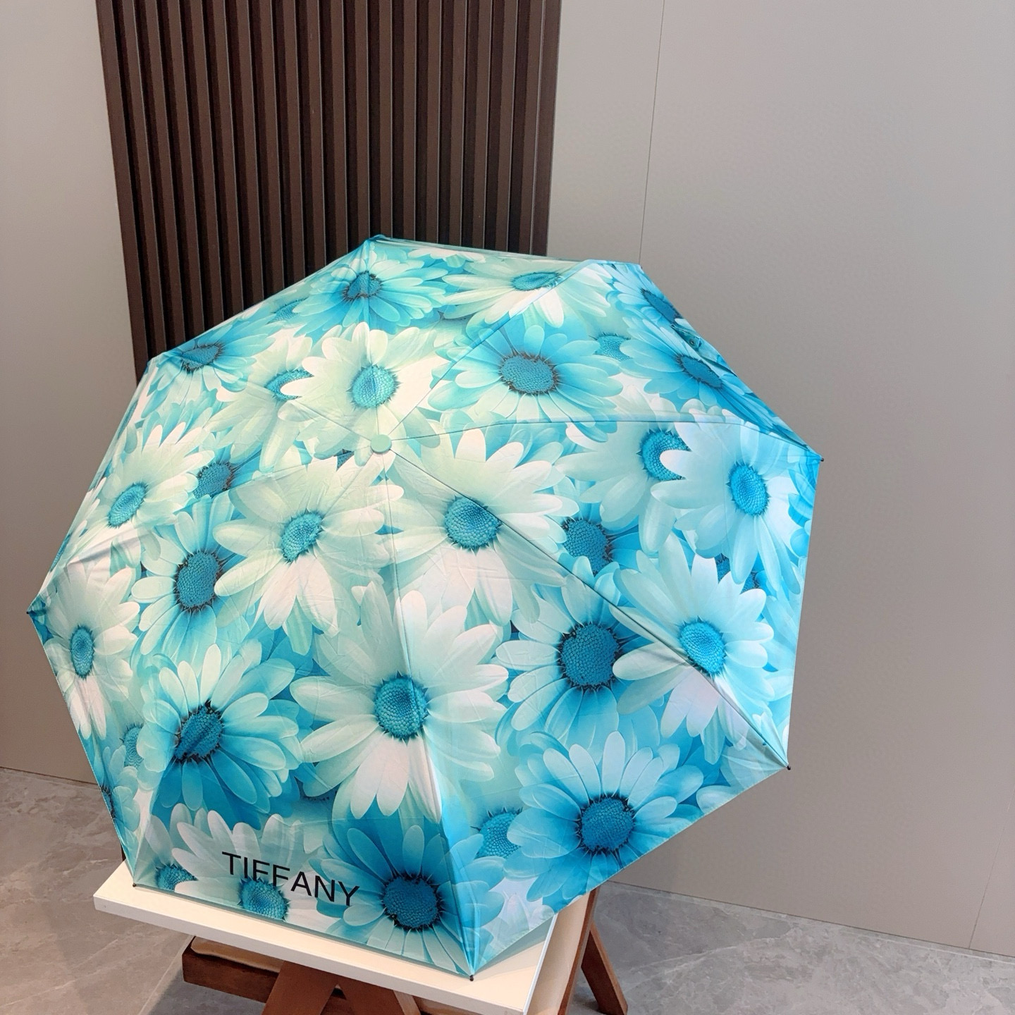  Tiffany蒂芙尼  五折手开折叠晴雨伞 新款火爆来袭 夏日里的小清新 高效阻隔紫外线涂层 有伞随行