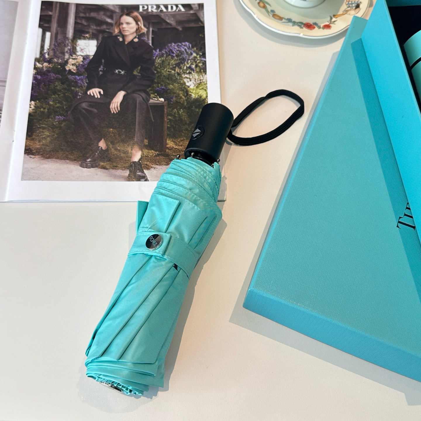 💰155 Tiffany蒂芙尼 套装3件套 智能显温保温杯 ➕铜杆手工打造签字笔 ➕超强抗风8骨晴雨伞 高级实用的小礼盒套装可用于送礼 自用都是最佳选择 超实用超贴心 