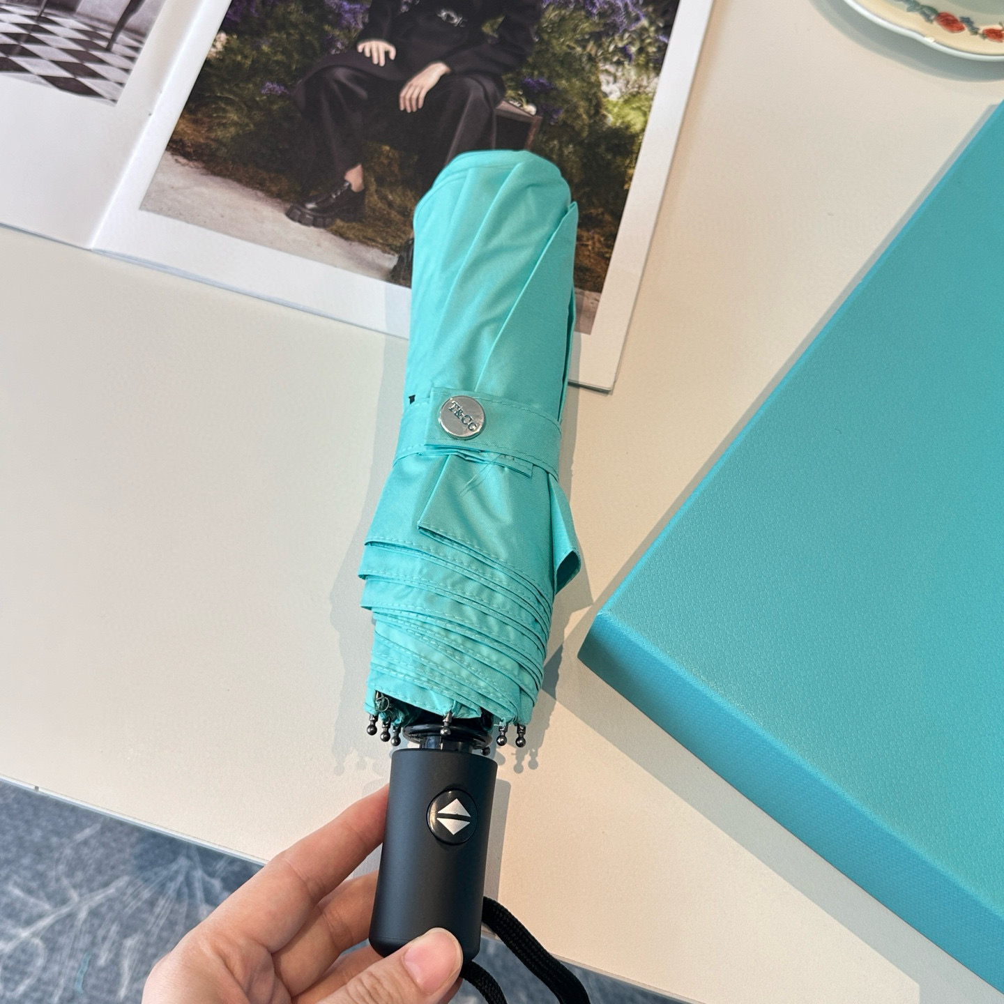 💰155 Tiffany蒂芙尼 套装3件套 智能显温保温杯 ➕铜杆手工打造签字笔 ➕超强抗风8骨晴雨伞 高级实用的小礼盒套装可用于送礼 自用都是最佳选择 超实用超贴心 