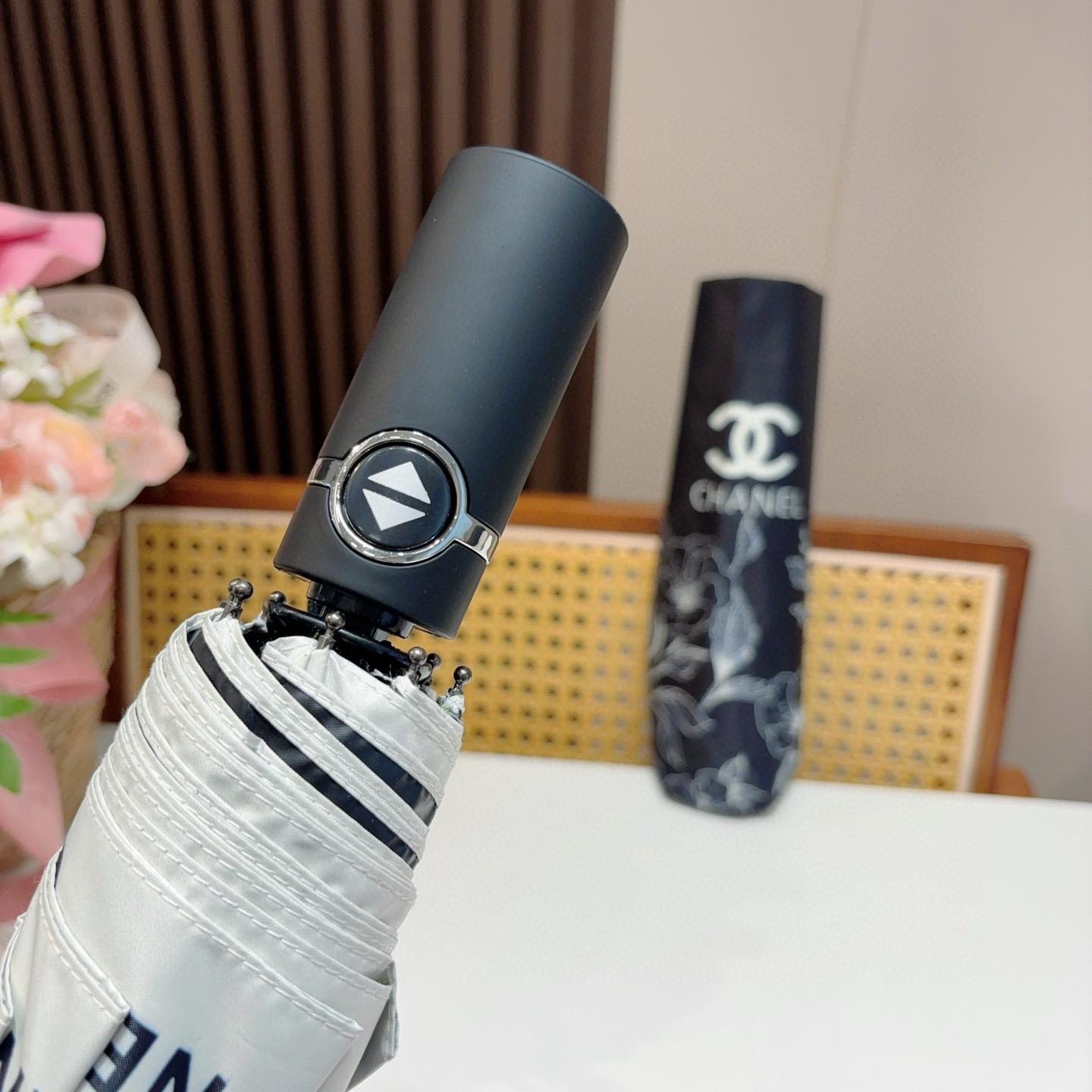  CHANEL（香奈儿）三折自动折叠晴雨伞 选用台湾进口UV防紫外线伞布 原单代工级品质 